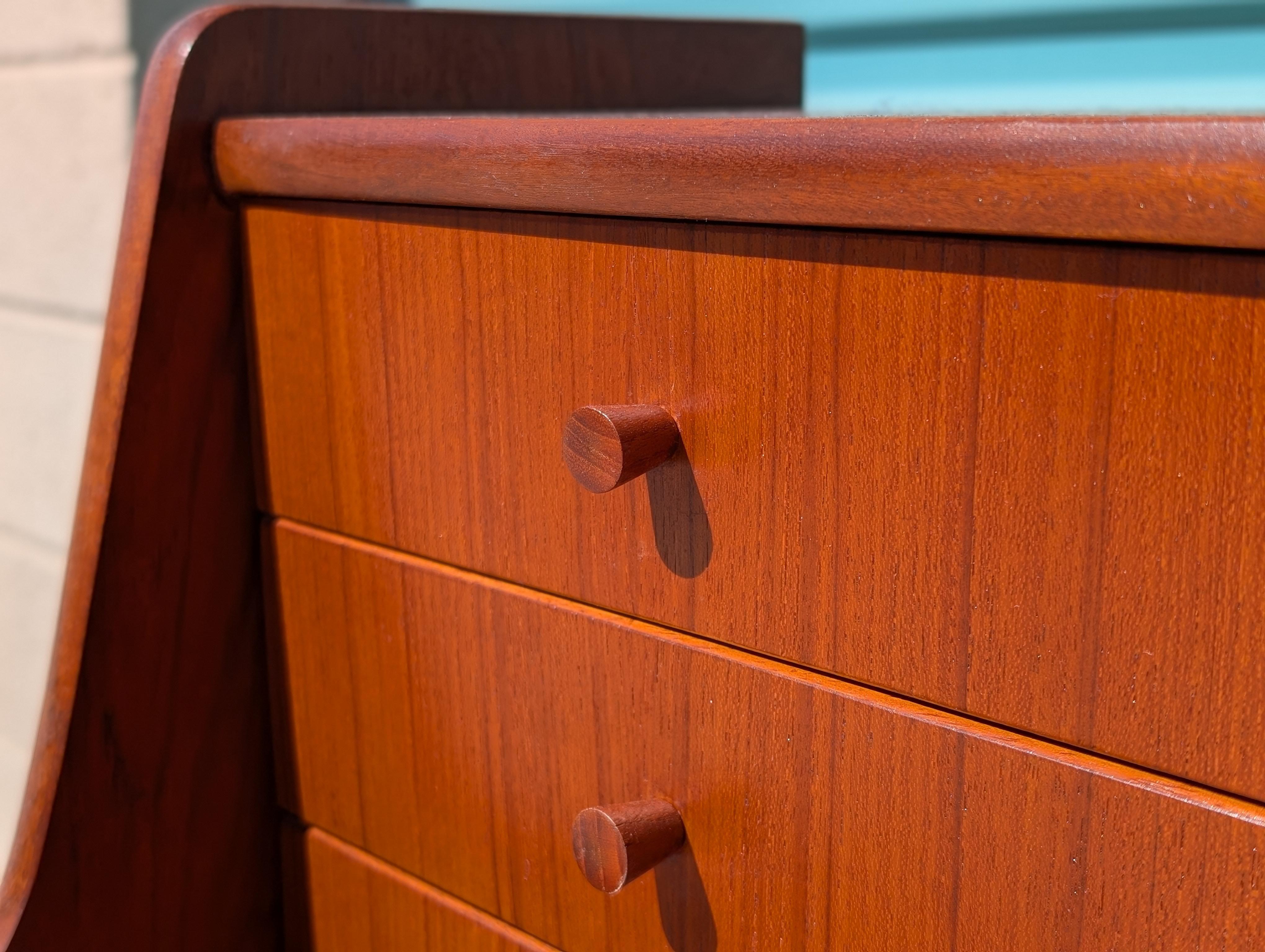 Bureau secrétaire danois en teck moderne du milieu du siècle, c1960s en vente 4