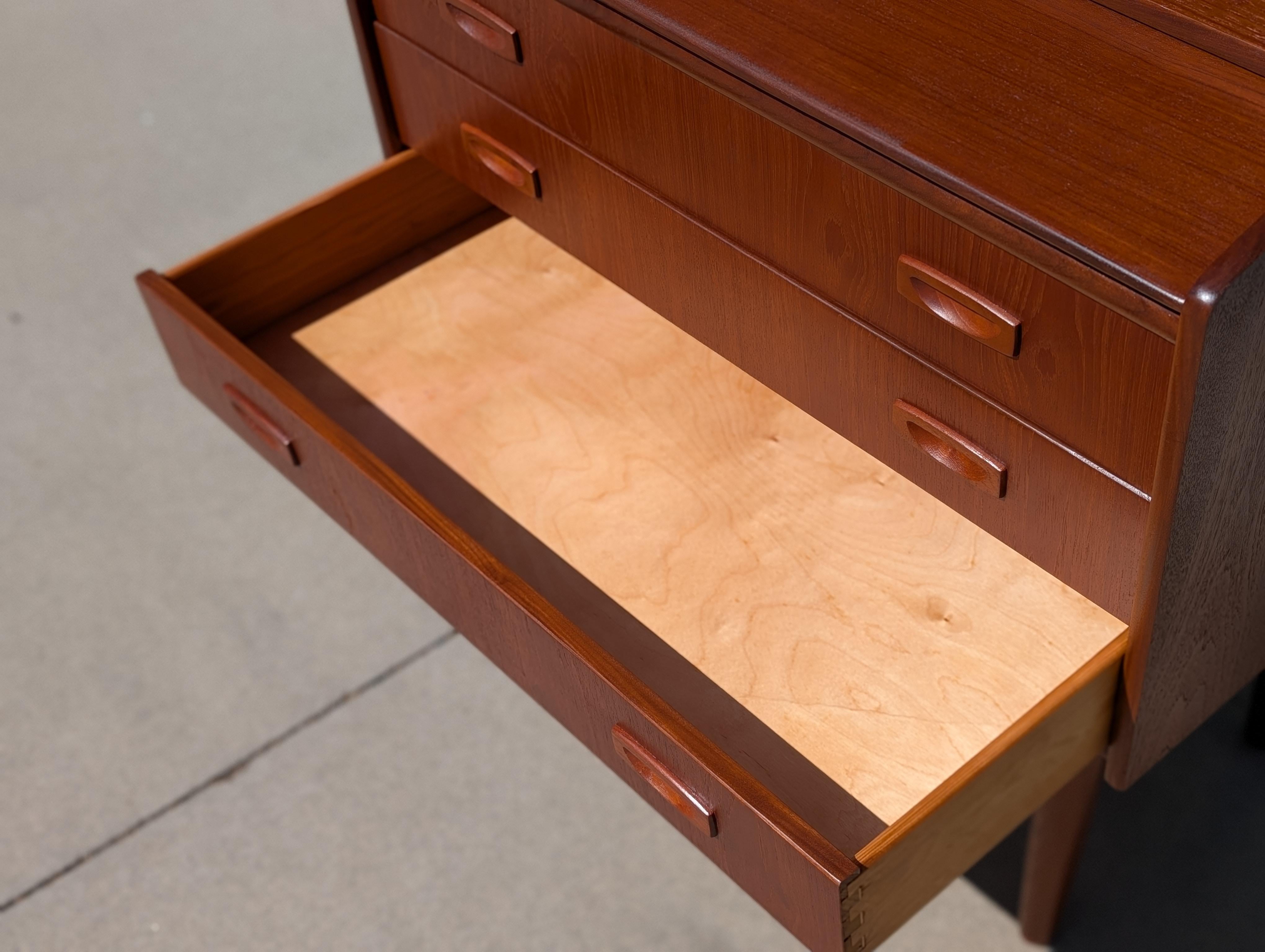 Bureau secrétaire danois en teck moderne du milieu du siècle, c1960s en vente 2