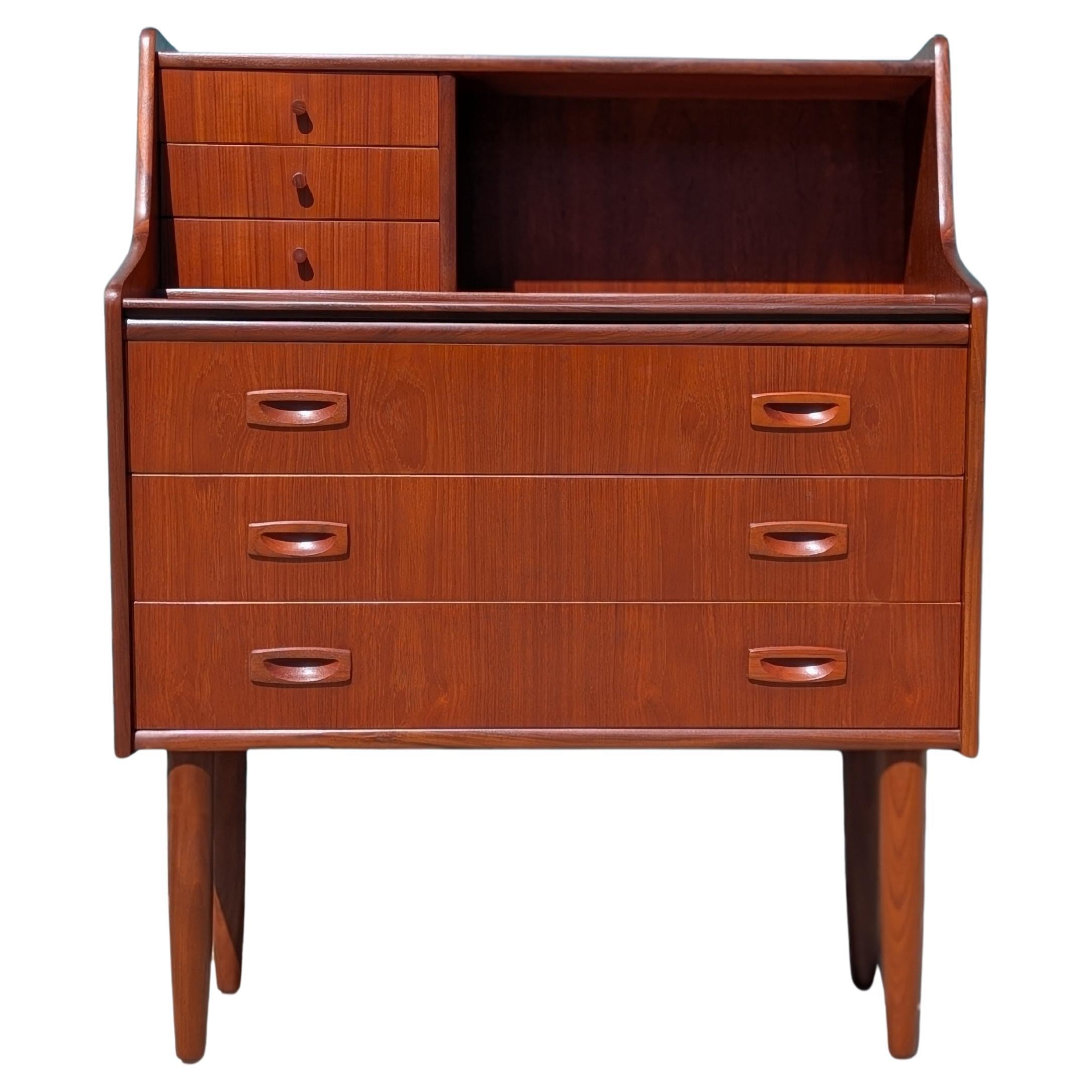 Bureau secrétaire danois en teck moderne du milieu du siècle, c1960s en vente