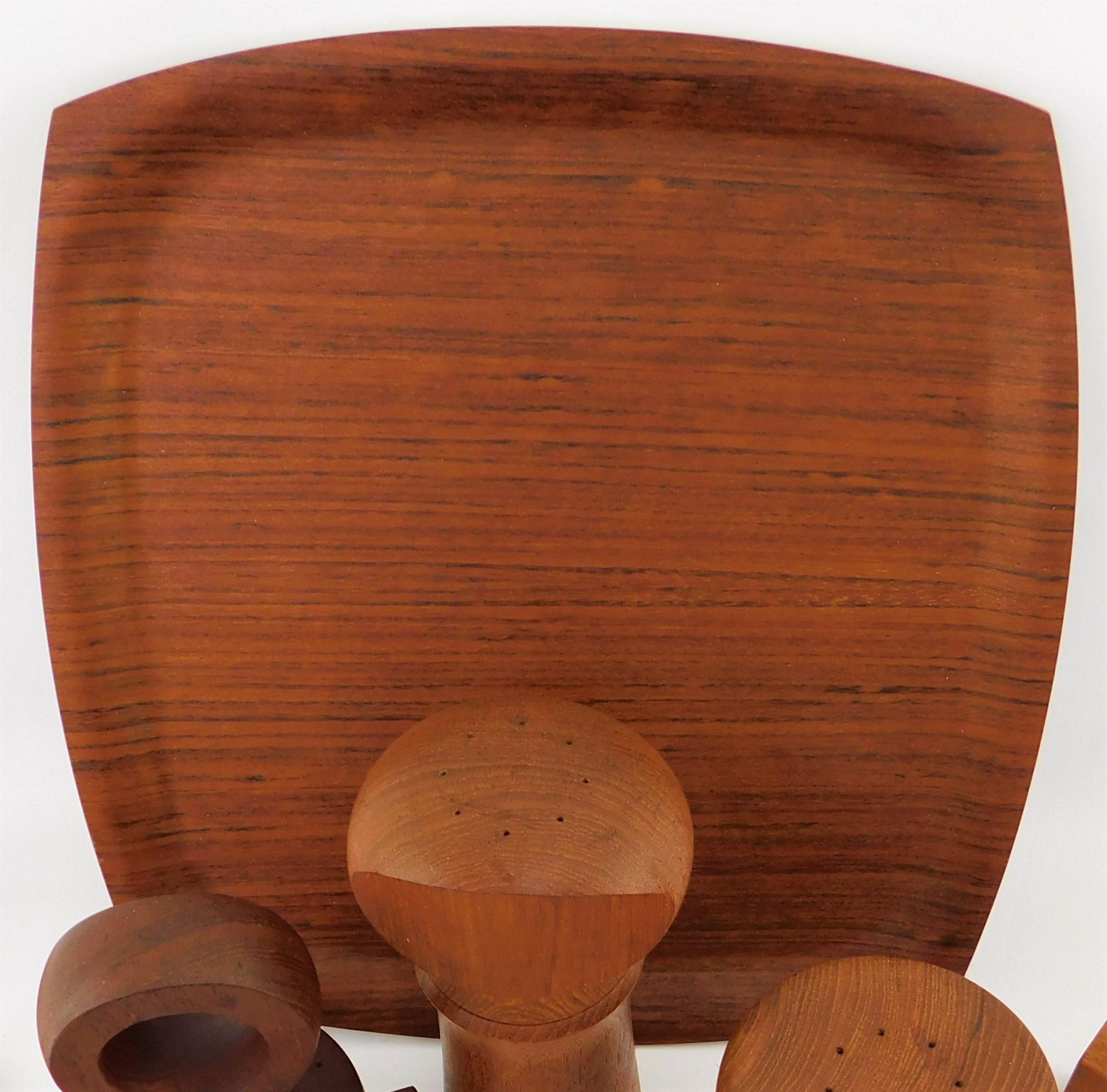 Danish Mid-Century Modern Teak Seventeen Piece Lot with Three Pepper Mills In Good Condition For Sale In Hamilton, Ontario