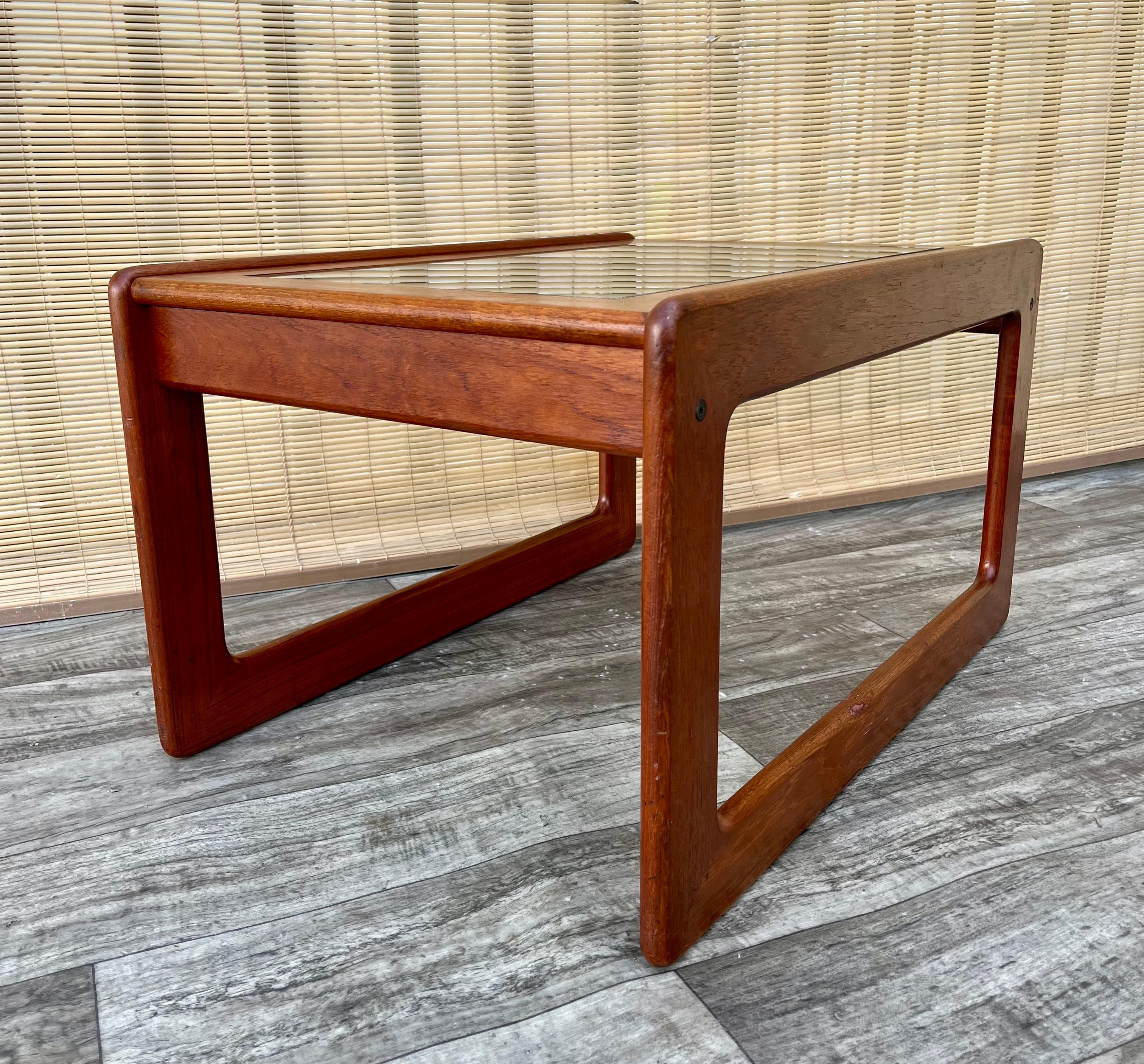 Dänischer Mid-Century-Modern-Beistelltisch aus Teakholz von Komfort Dänemark, ca. 1960er Jahre. im Angebot 4