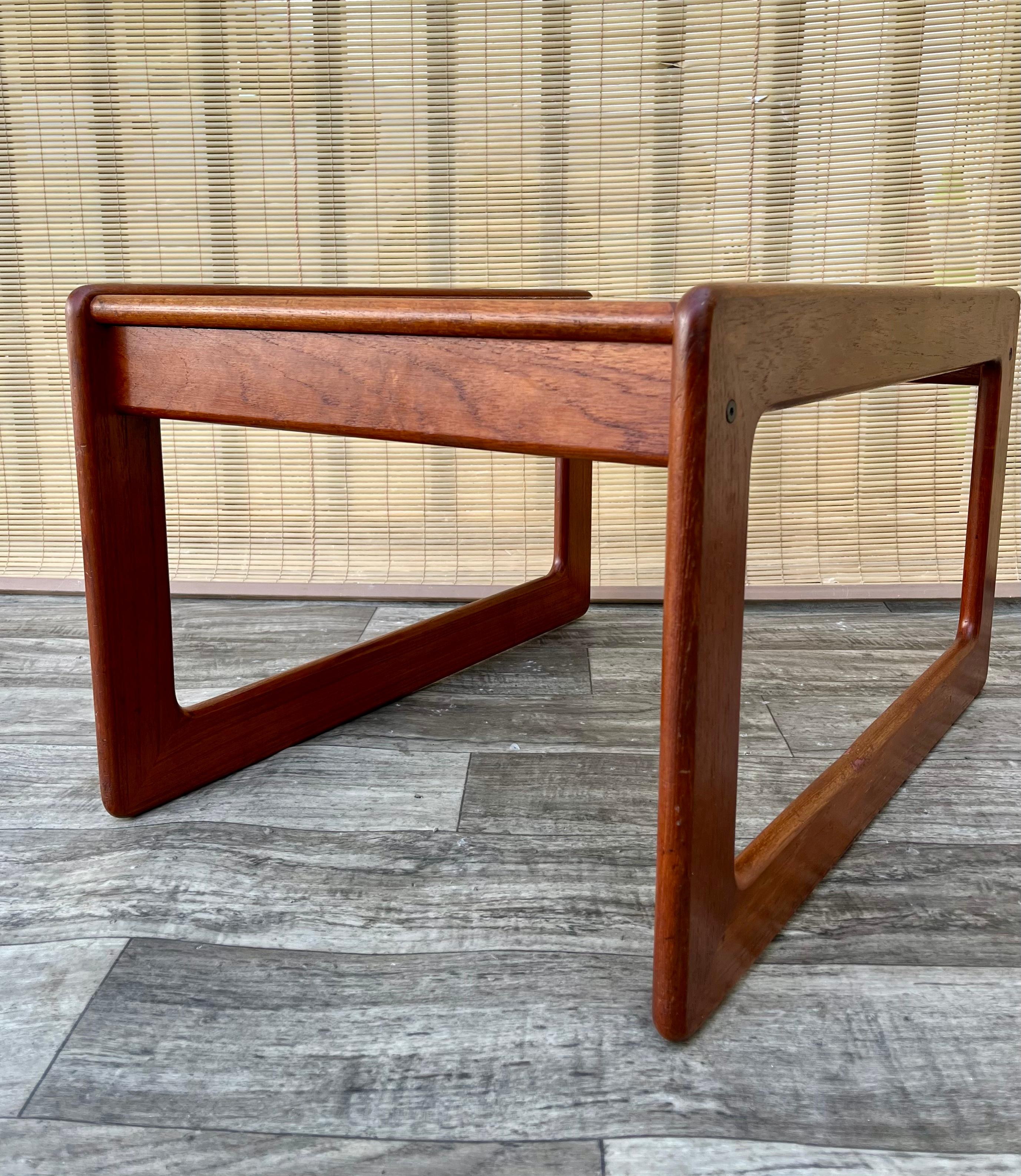 Dänischer Mid-Century-Modern-Beistelltisch aus Teakholz von Komfort Dänemark, ca. 1960er Jahre. im Angebot 8