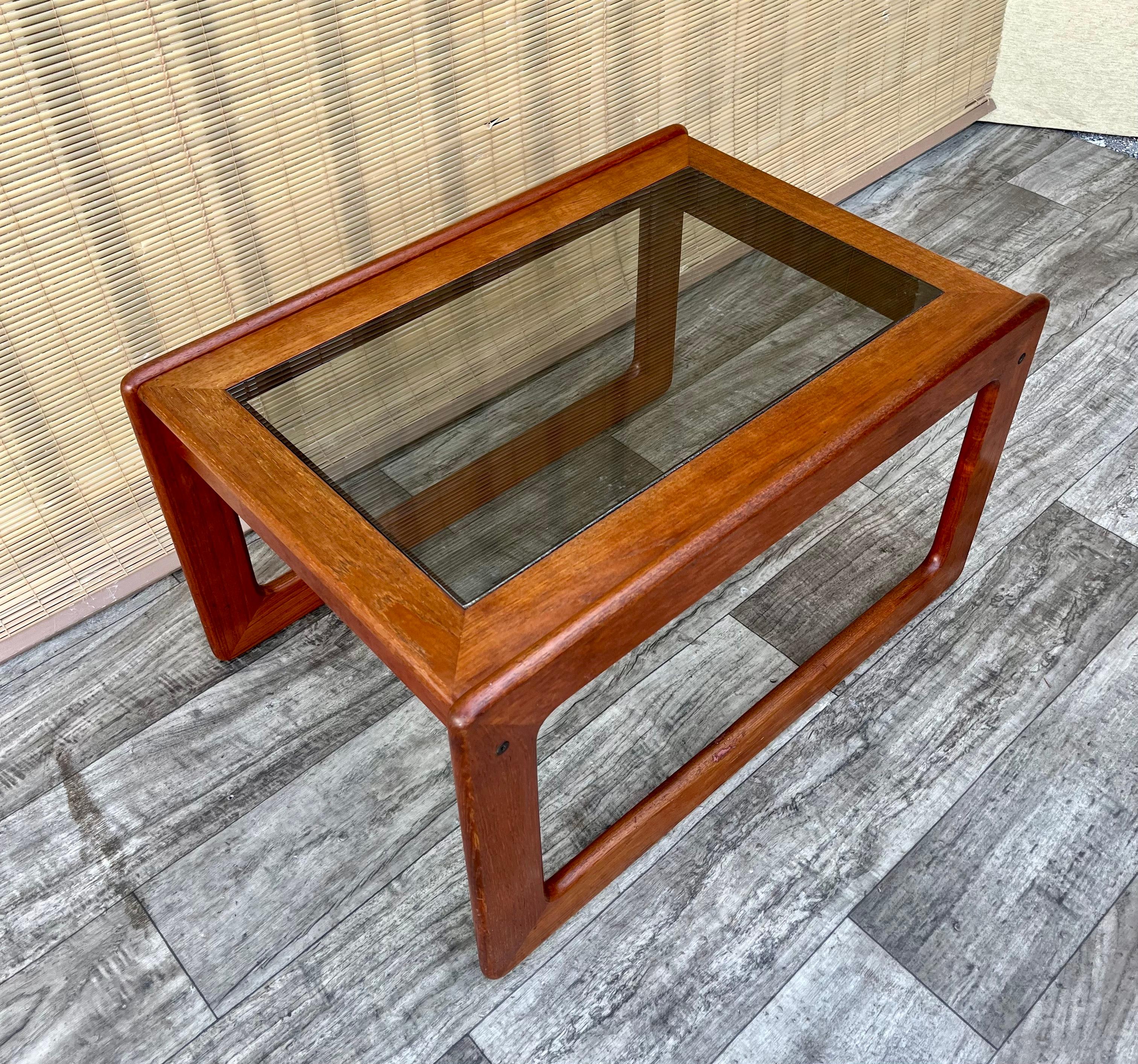 Dänischer Mid-Century-Modern-Beistelltisch aus Teakholz von Komfort Dänemark, ca. 1960er Jahre. im Angebot 2