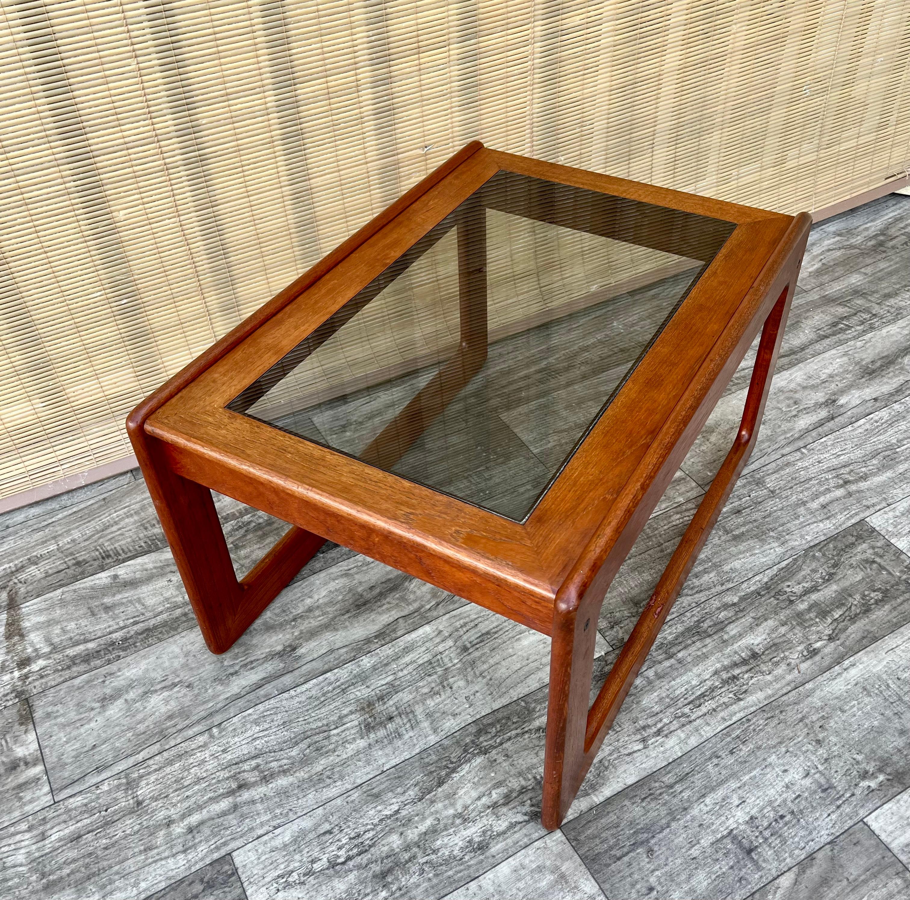 Dänischer Mid-Century-Modern-Beistelltisch aus Teakholz von Komfort Dänemark, ca. 1960er Jahre. im Angebot 3