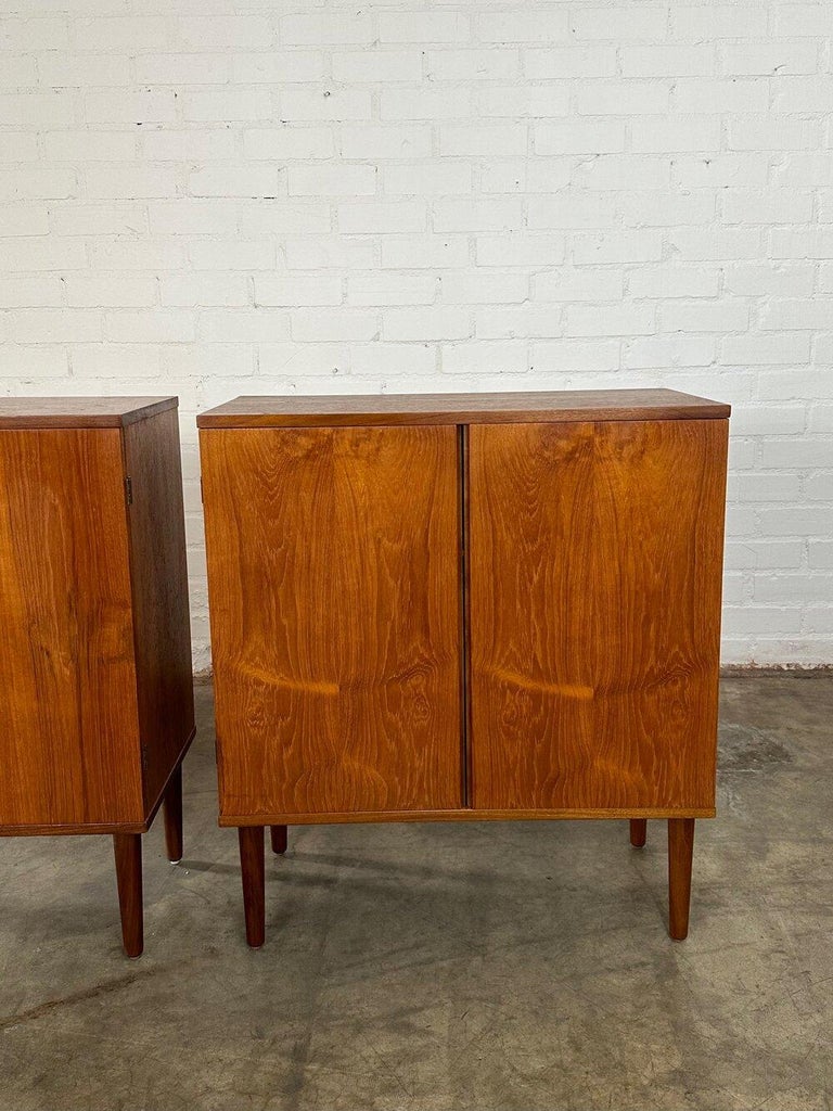 Danish Mid-Century Modern Teak Sideboard / Bar Cabinet For Sale at 1stDibs