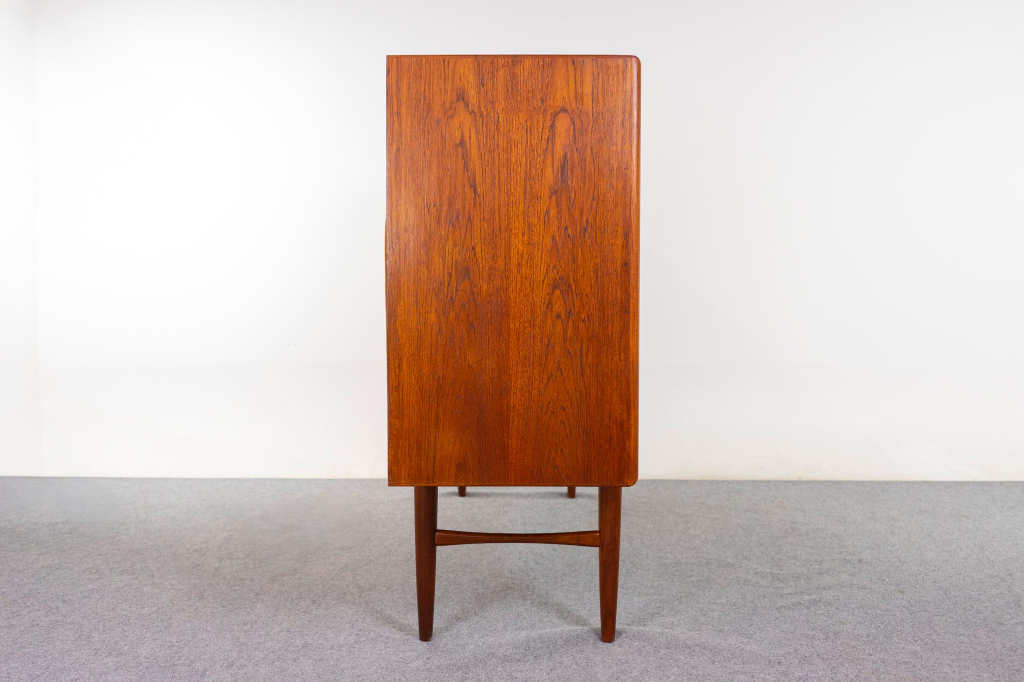 Danish Mid-Century Modern Teak Sideboard For Sale 7