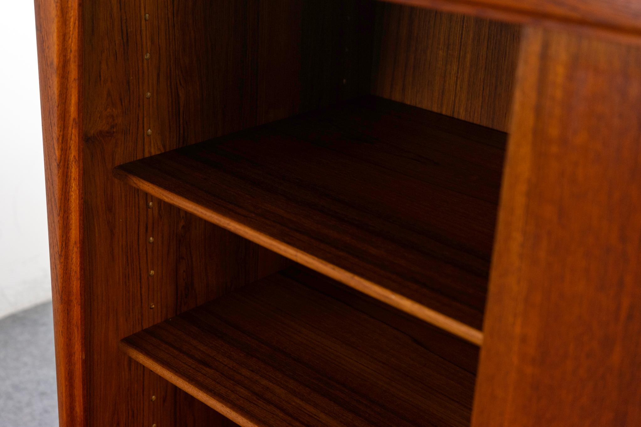 Danish Mid-Century Modern Teak Sideboard In Good Condition For Sale In VANCOUVER, CA