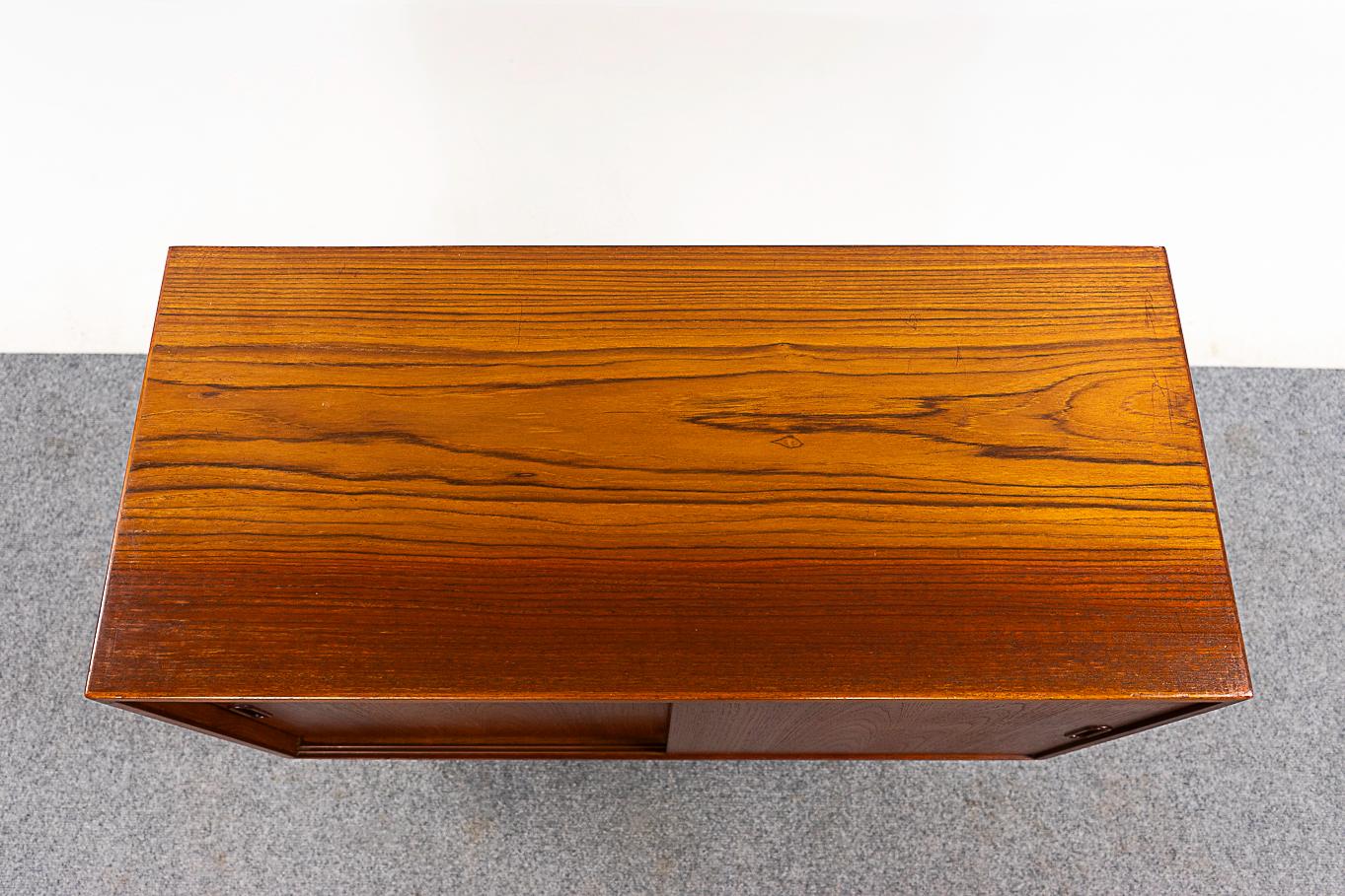 Dänischer Mid-Century Modern Teak Schiebetürenschrank 3