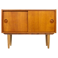 Armoire danoise à portes coulissantes en teck moderne du milieu du siècle
