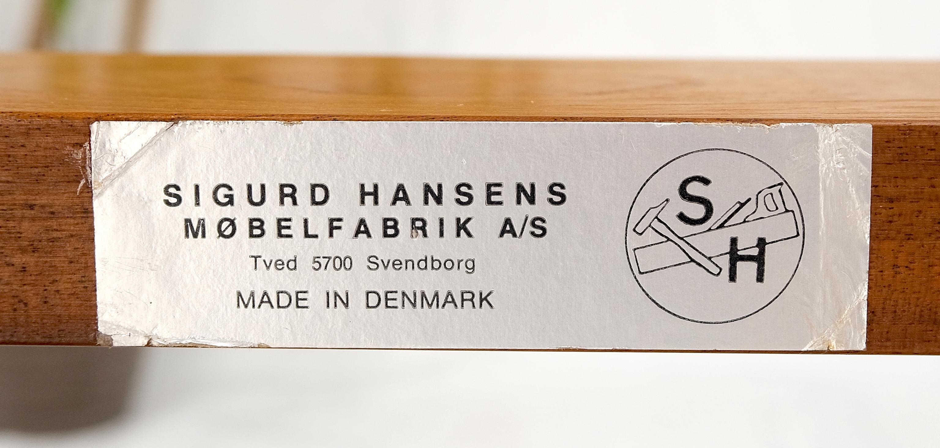 Table basse carrée danoise moderne du milieu du siècle en teck et verre fumé MINT ! en vente 3