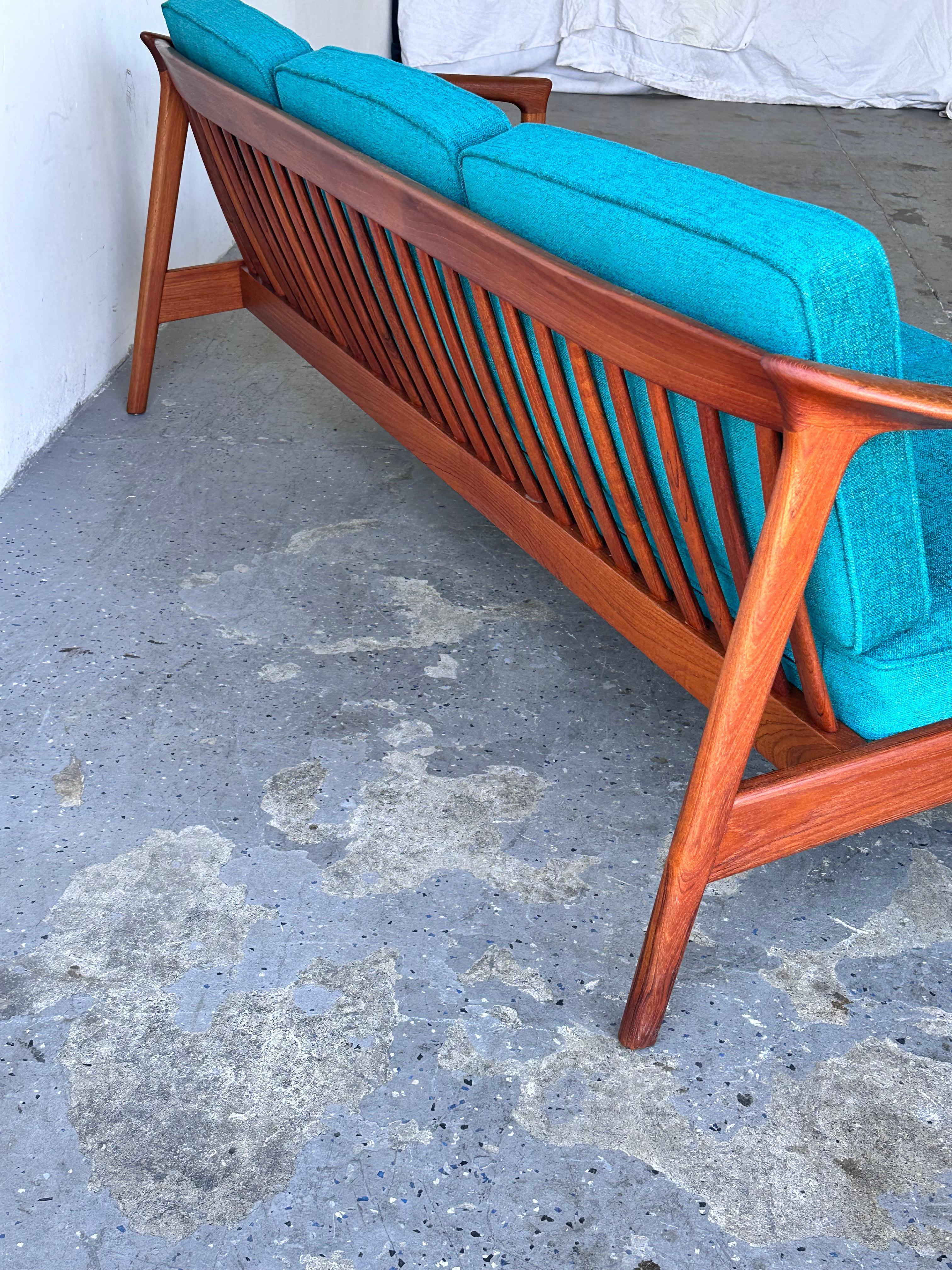 Danish Mid Century Modern teak Sofa by Folke Ohlsson for Dux Model 72-S For Sale 2