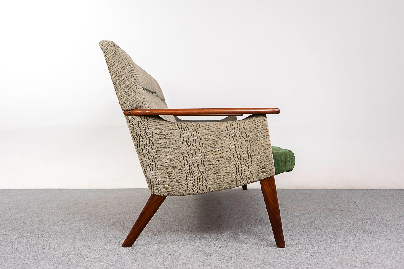 Dänisches Mid-Century Modern-Sofa aus Teakholz im Angebot 2