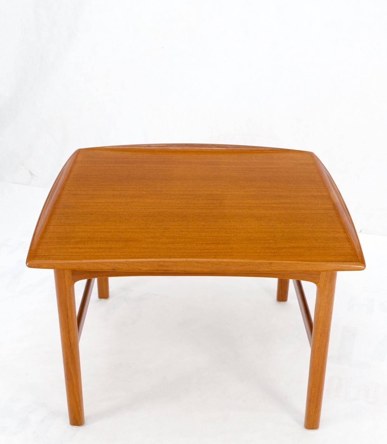 Dänischer Mid-Century Modern-Couchtisch aus Teakholz mit quadratischen gerollten Kanten, MINT! im Angebot 4