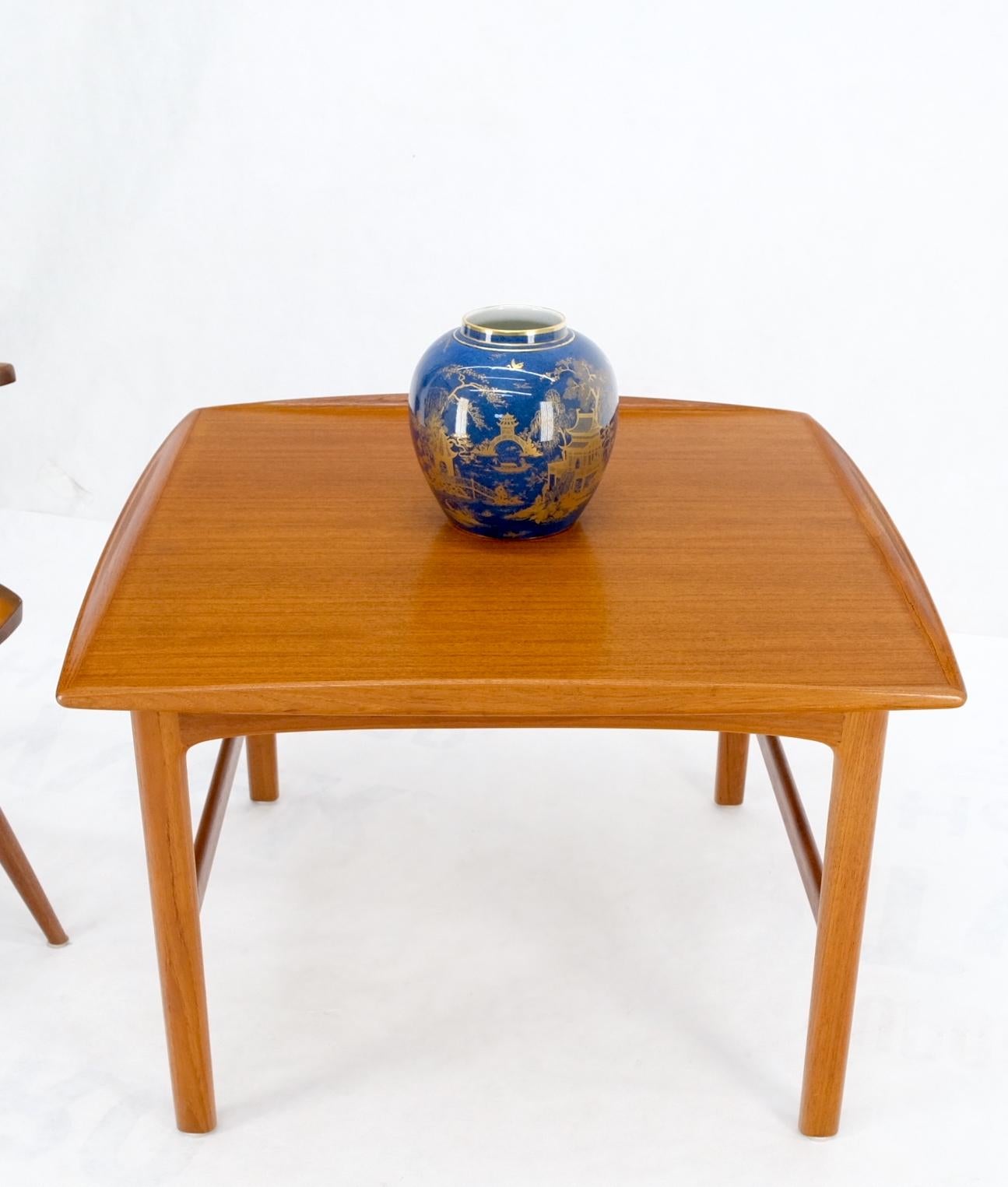 Dänischer Mid-Century Modern-Couchtisch aus Teakholz mit quadratischen gerollten Kanten, MINT! im Angebot 7