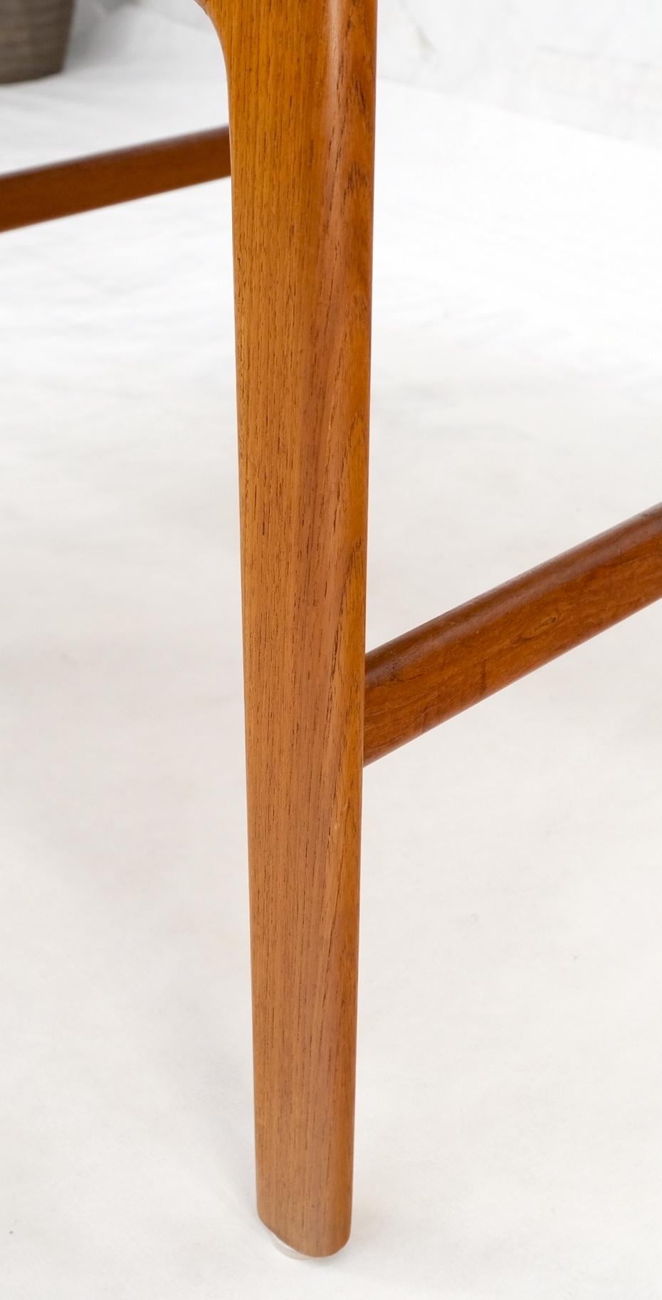 Dänischer Mid-Century Modern-Couchtisch aus Teakholz mit quadratischen gerollten Kanten, MINT! im Zustand „Gut“ im Angebot in Rockaway, NJ