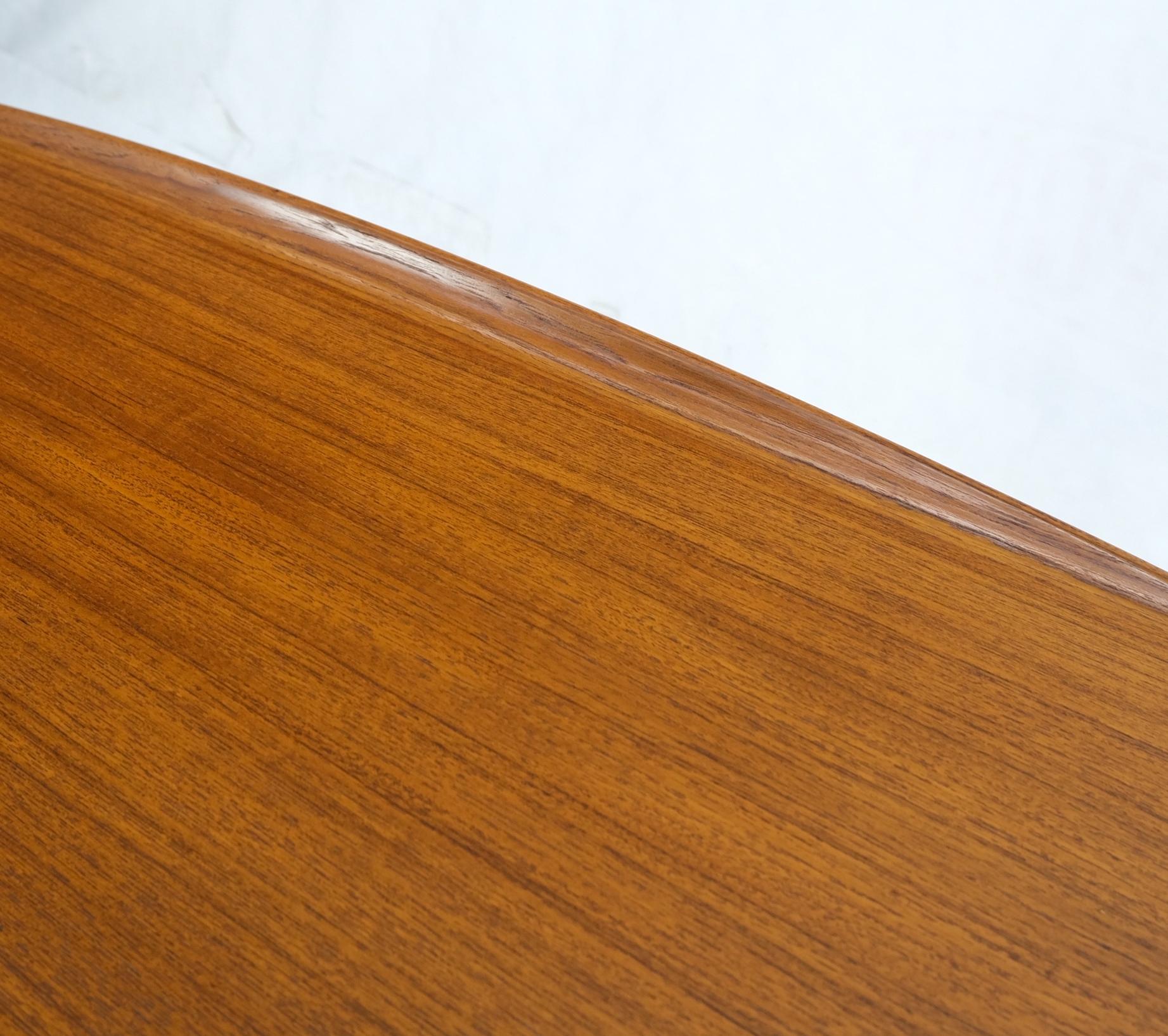 Dänischer Mid-Century Modern-Couchtisch aus Teakholz mit quadratischen gerollten Kanten, MINT! im Angebot 1