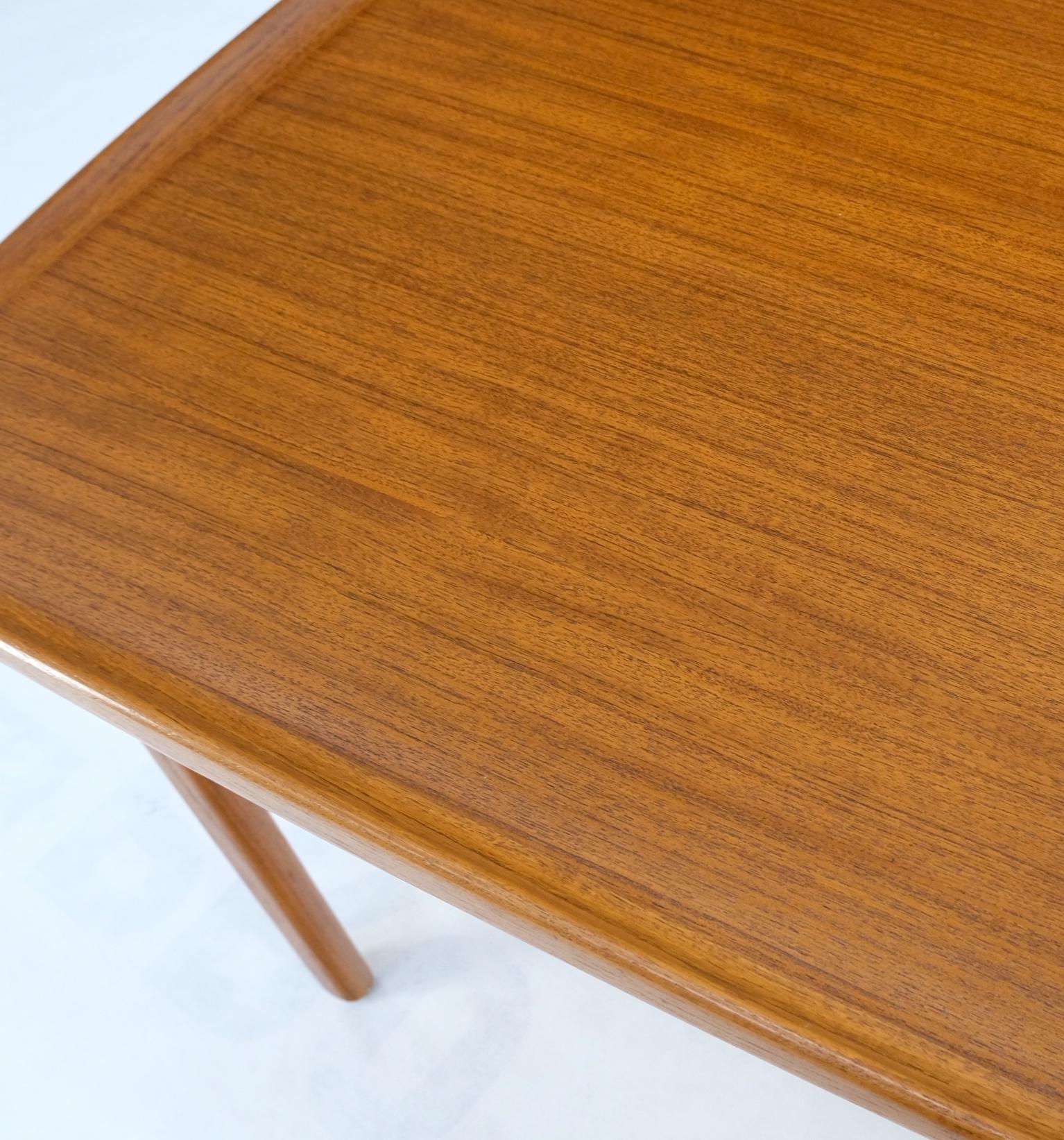 Dänischer Mid-Century Modern-Couchtisch aus Teakholz mit quadratischen gerollten Kanten, MINT! im Angebot 2