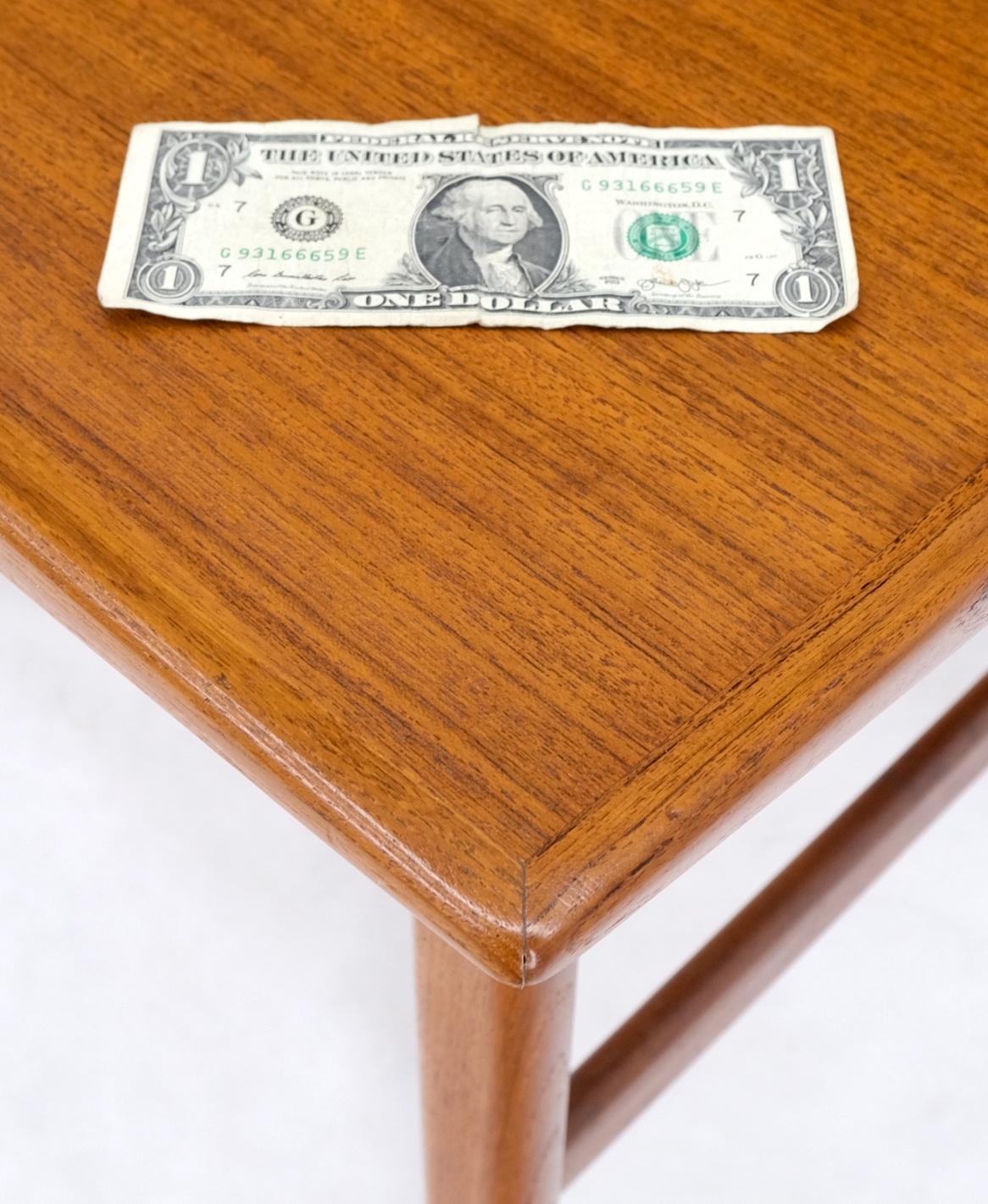 Dänischer Mid-Century Modern-Couchtisch aus Teakholz mit quadratischen gerollten Kanten, MINT! im Angebot 3