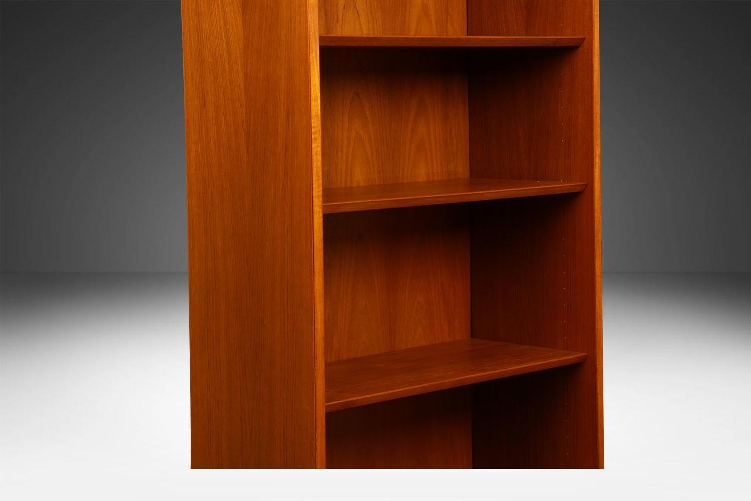Dänisches Mid Century Modernes Teakholz Hochregal Poul Hundevad im Zustand „Relativ gut“ im Angebot in Baltimore, MD