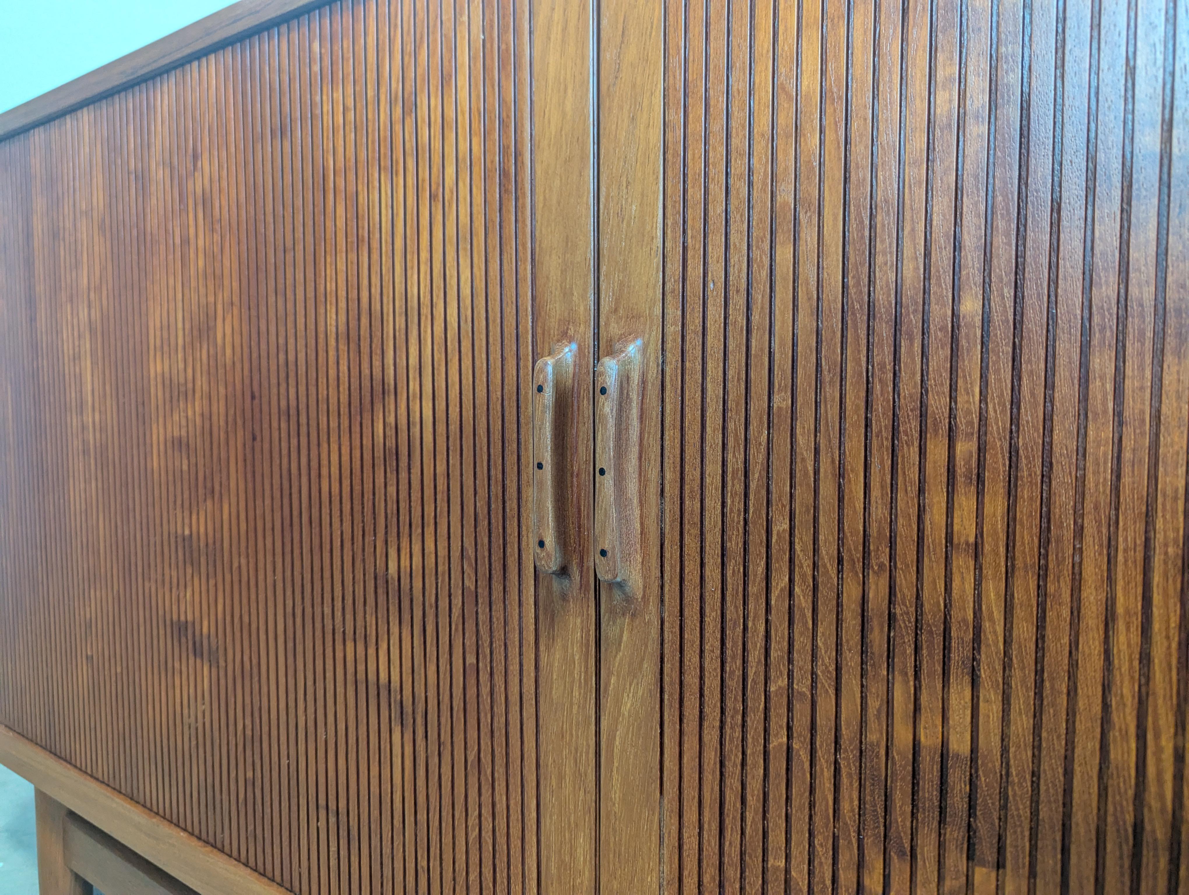 Dänische Tambour-Tür-Anrichte aus Teakholz von Worts Mobler, Mid-Century Modern, ca. 1960er Jahre im Angebot 6