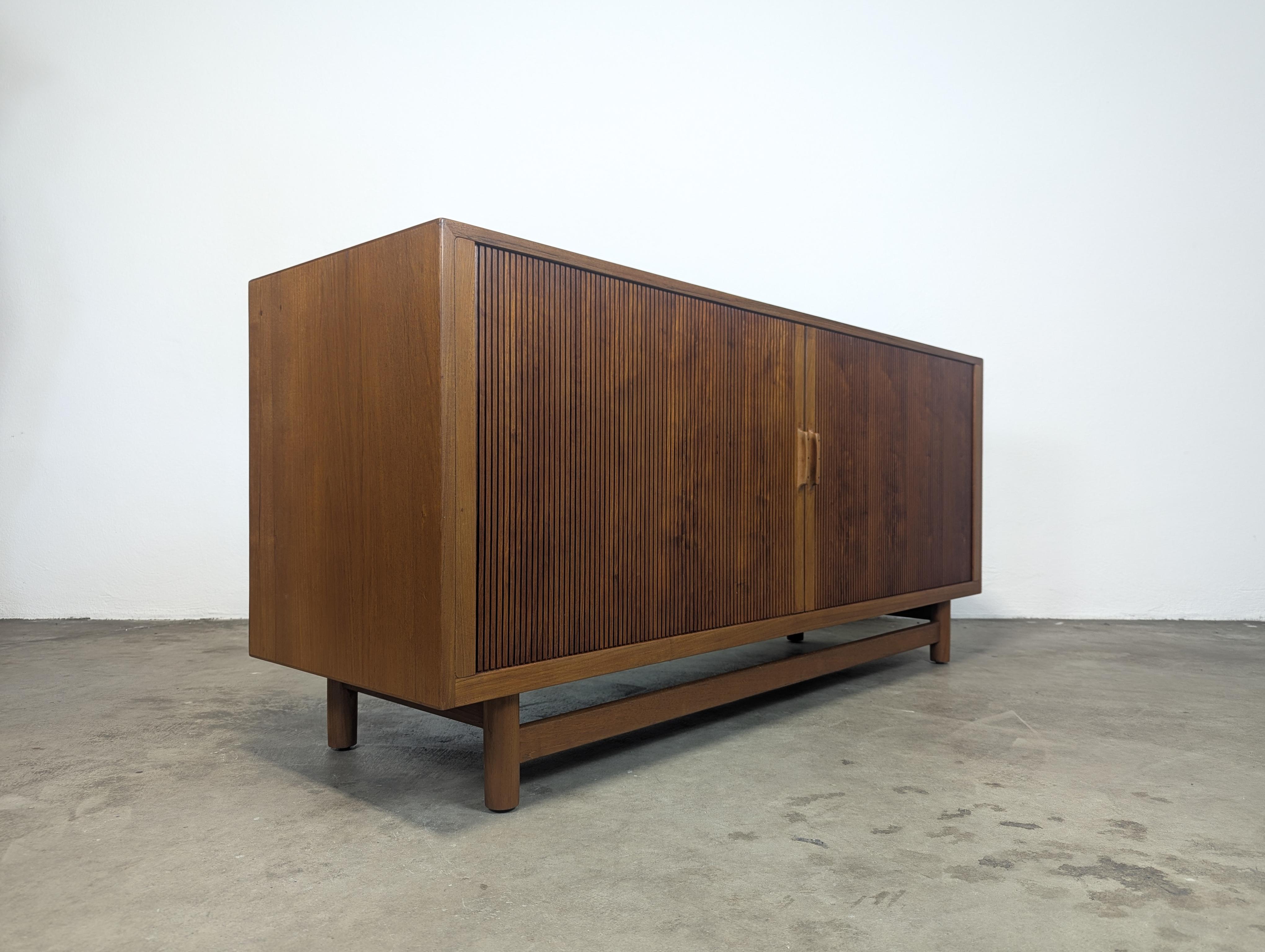 Dänische Tambour-Tür-Anrichte aus Teakholz von Worts Mobler, Mid-Century Modern, ca. 1960er Jahre im Angebot 1