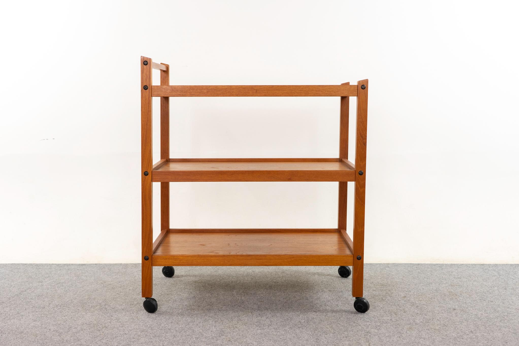 Dänischer Mid-Century Modern-Beistelltischwagen aus Teakholz und Kacheln im Angebot 4
