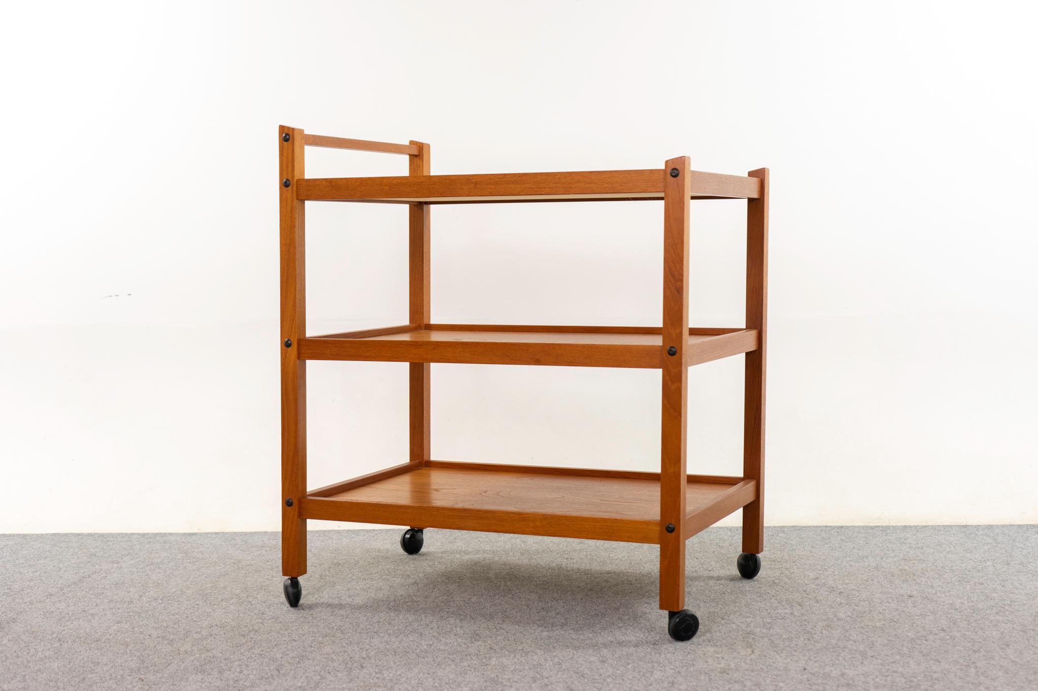 Dänischer Mid-Century Modern-Beistelltischwagen aus Teakholz und Kacheln im Angebot 5