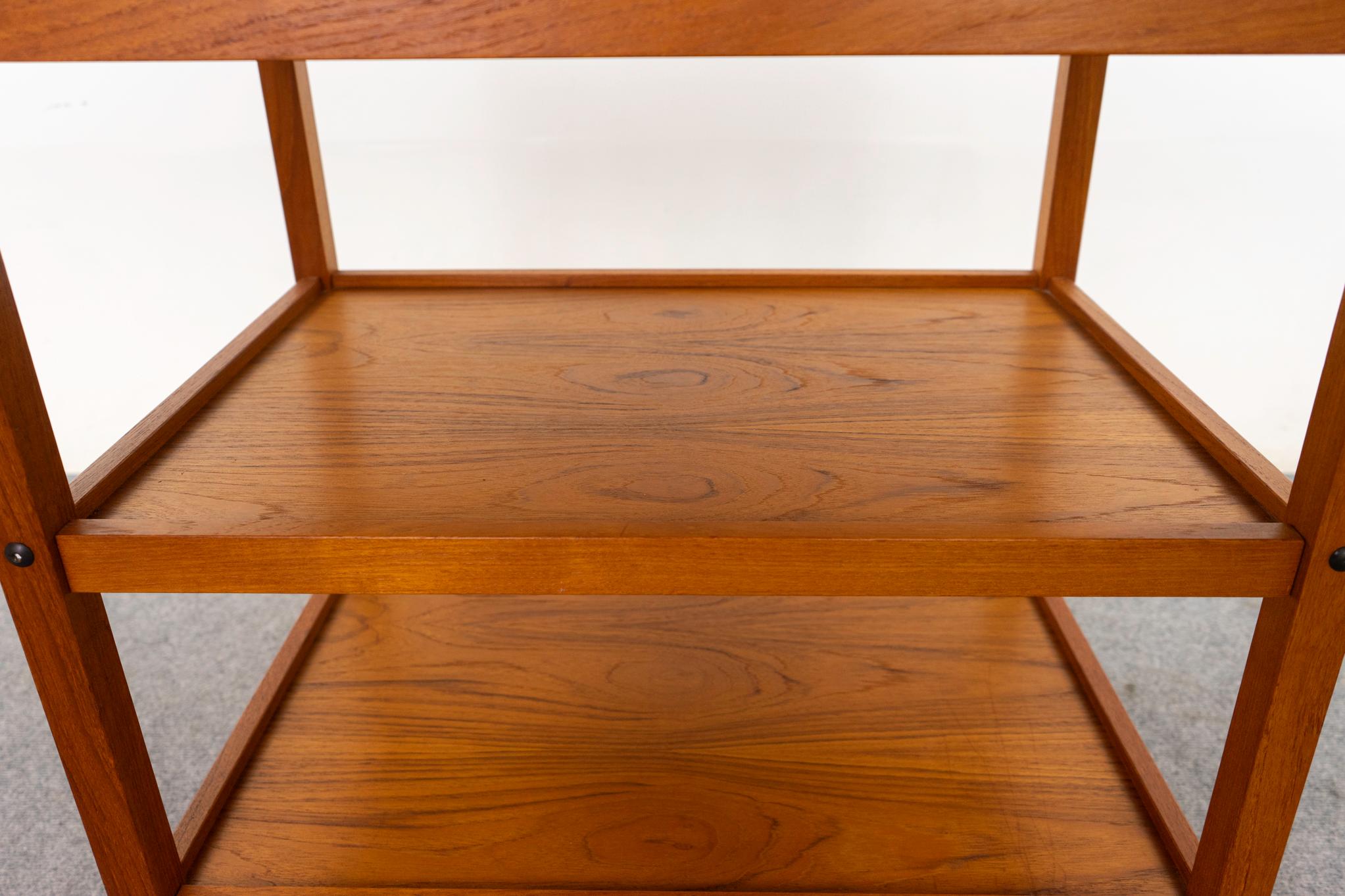 Dänischer Mid-Century Modern-Beistelltischwagen aus Teakholz und Kacheln (Ende des 20. Jahrhunderts) im Angebot