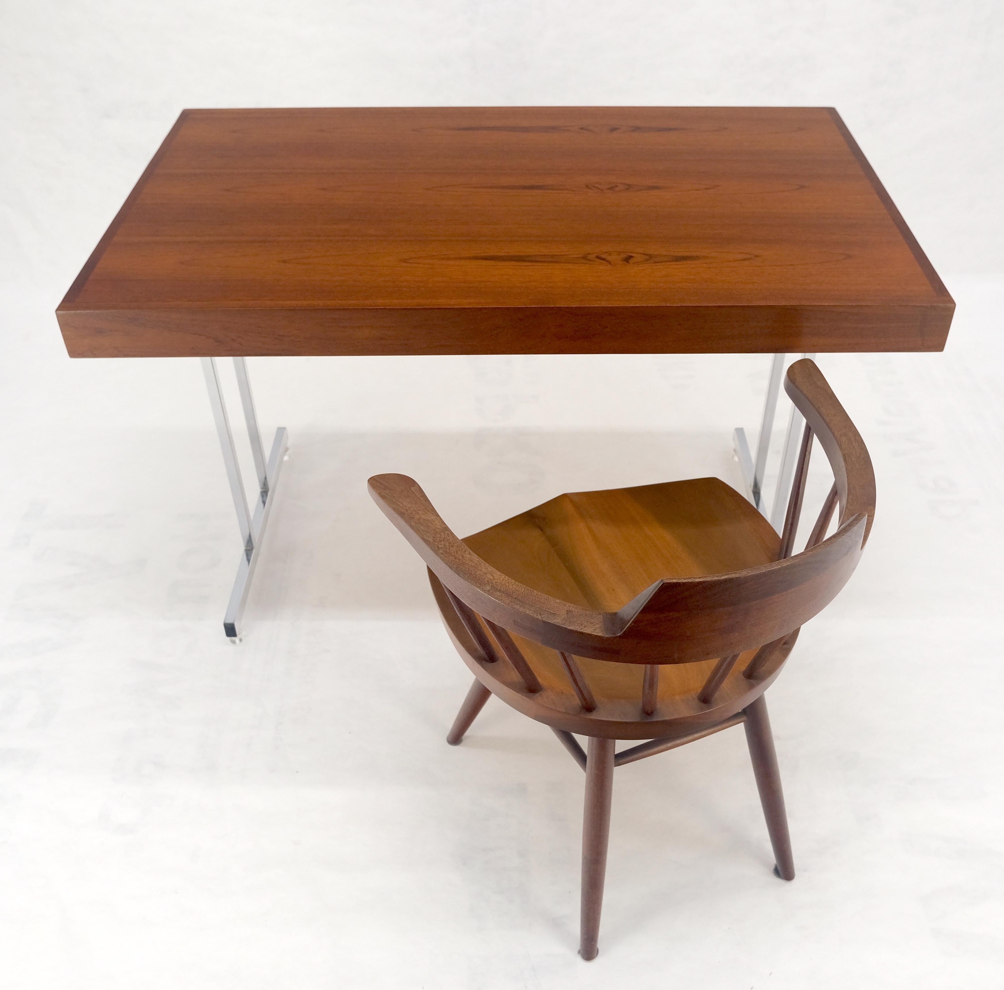 Laccato Scrivania Foldes danese del Medio Secolo Moderno con piano in teak e gambe cromate, menta in vendita