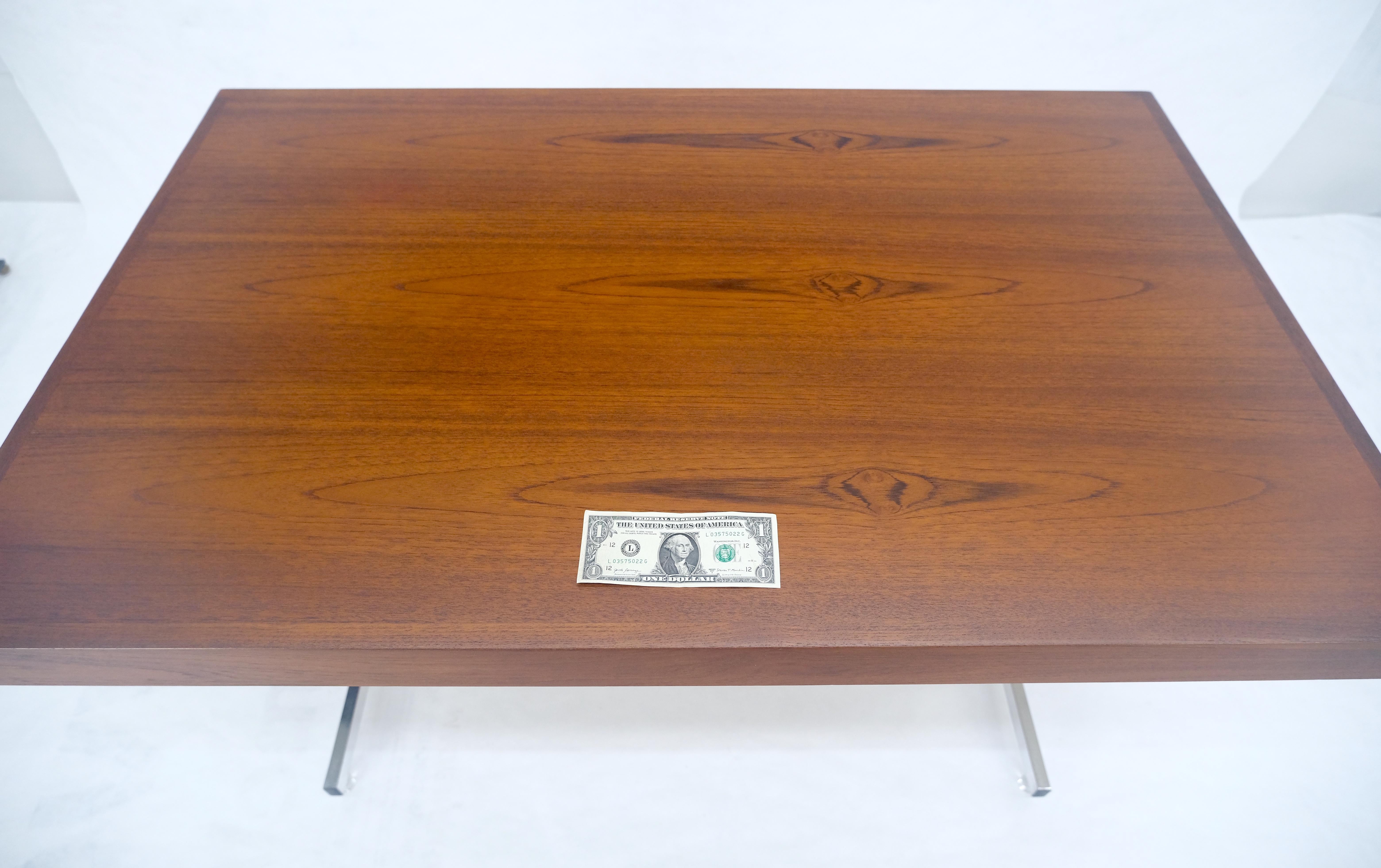 Cromo Scrivania Foldes danese del Medio Secolo Moderno con piano in teak e gambe cromate, menta in vendita