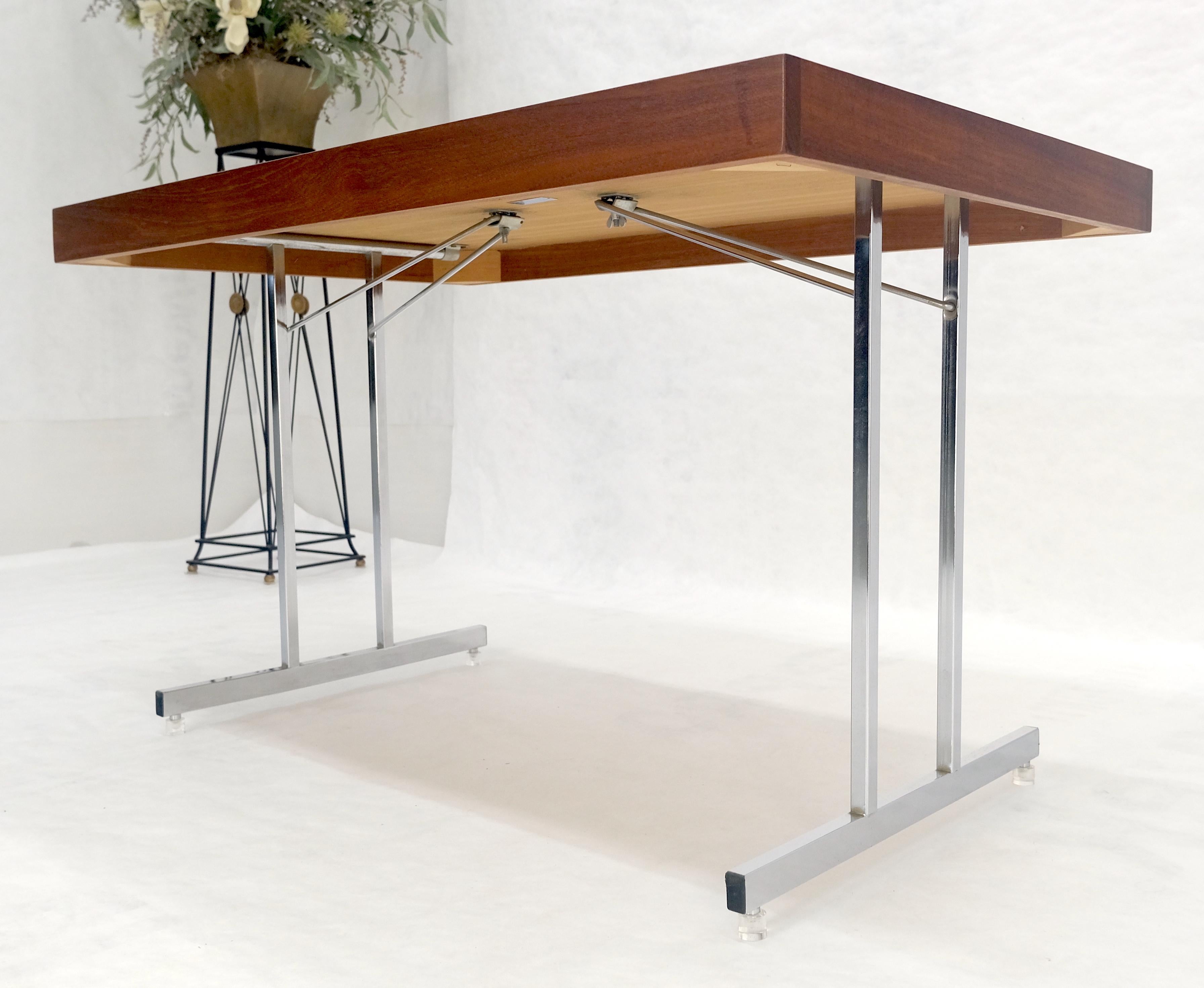 Scrivania Foldes danese del Medio Secolo Moderno con piano in teak e gambe cromate, menta in vendita 1