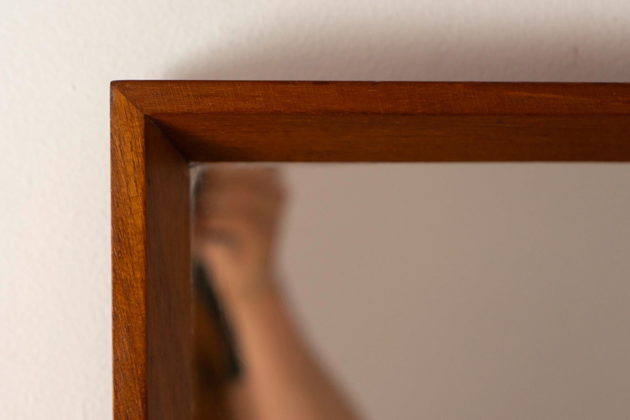 Danois Miroir mural danois en teck moderne du milieu du siècle en vente