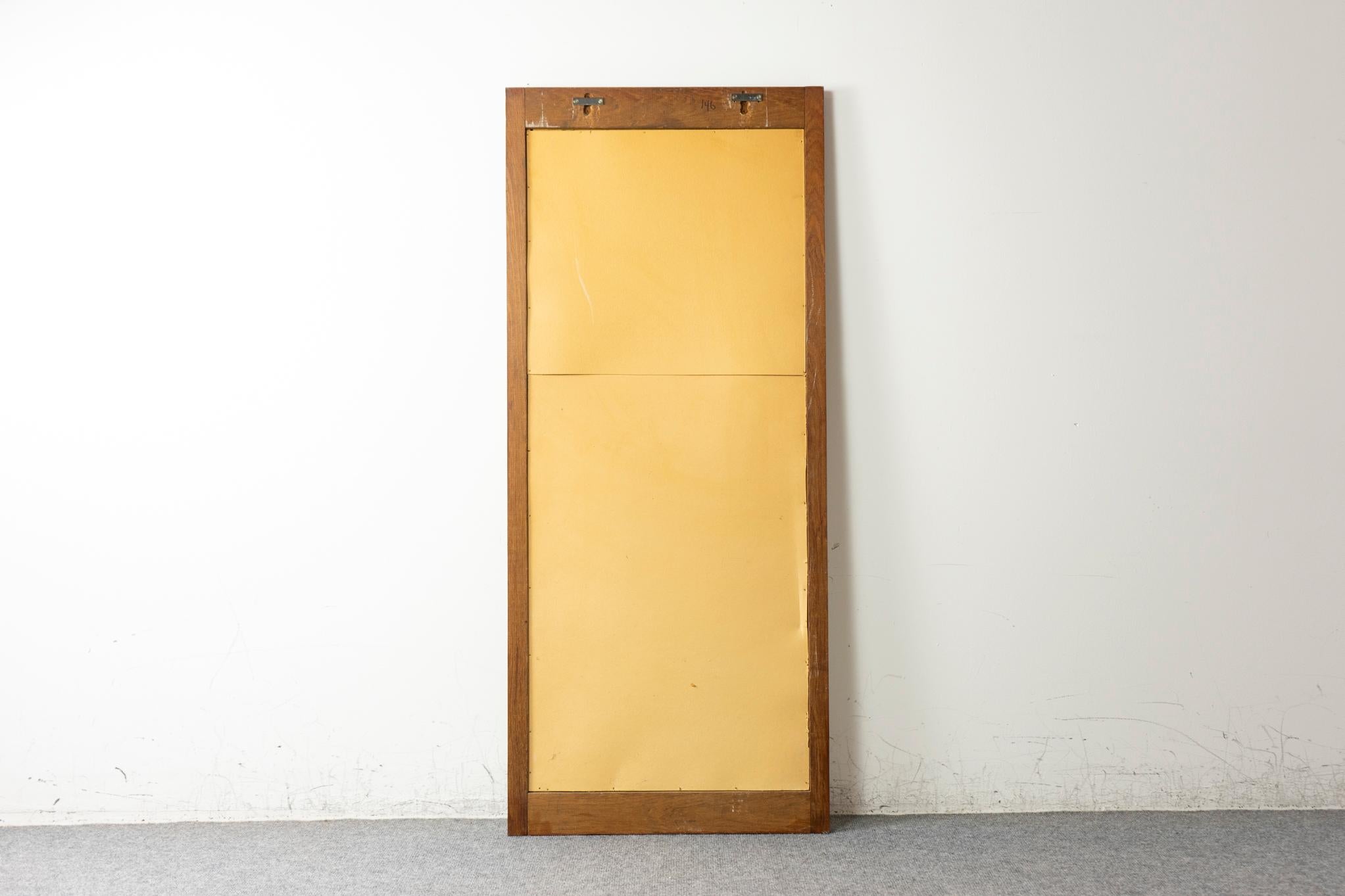 Specchio da parete danese in teak della metà del secolo scorso in vendita 2