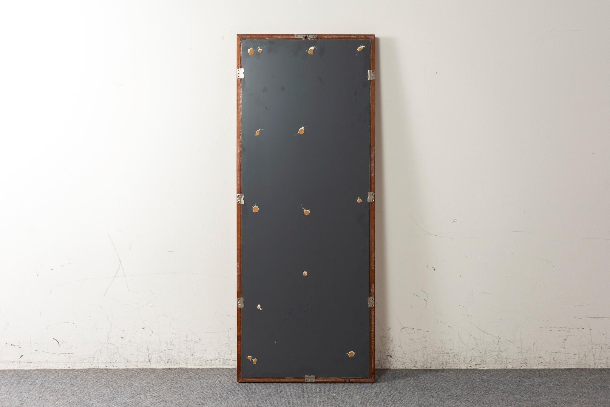 Miroir mural danois en teck moderne du milieu du siècle en vente 3