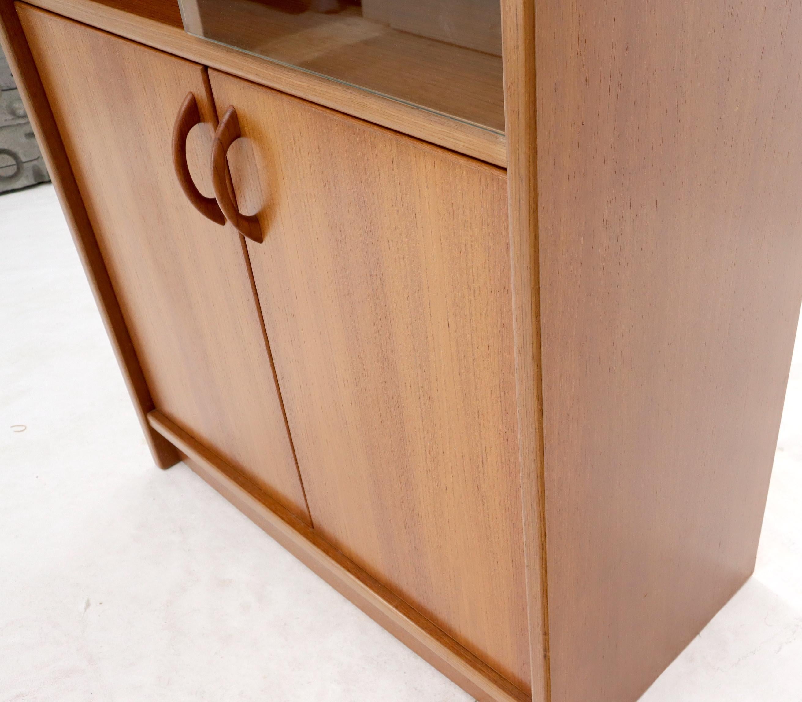 Danish Mid-Century Modern Teak Wall Unit with Glass Doors Bottom Compartments In Excellent Condition In Rockaway, NJ