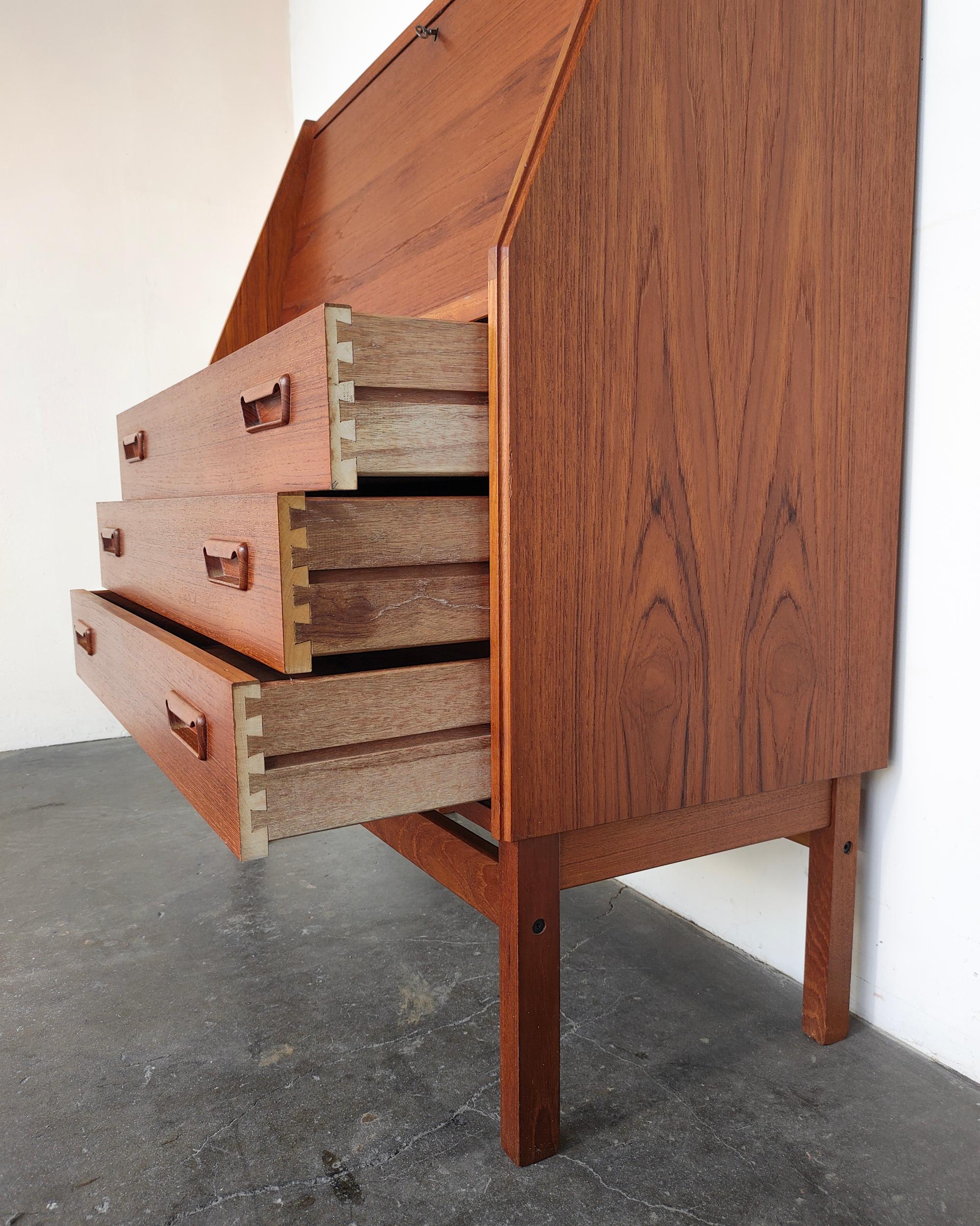 Danish Mid-Century Modern Teak Wood Secretary Fold Down Desk by Dyrlund In Good Condition In Hawthorne, CA