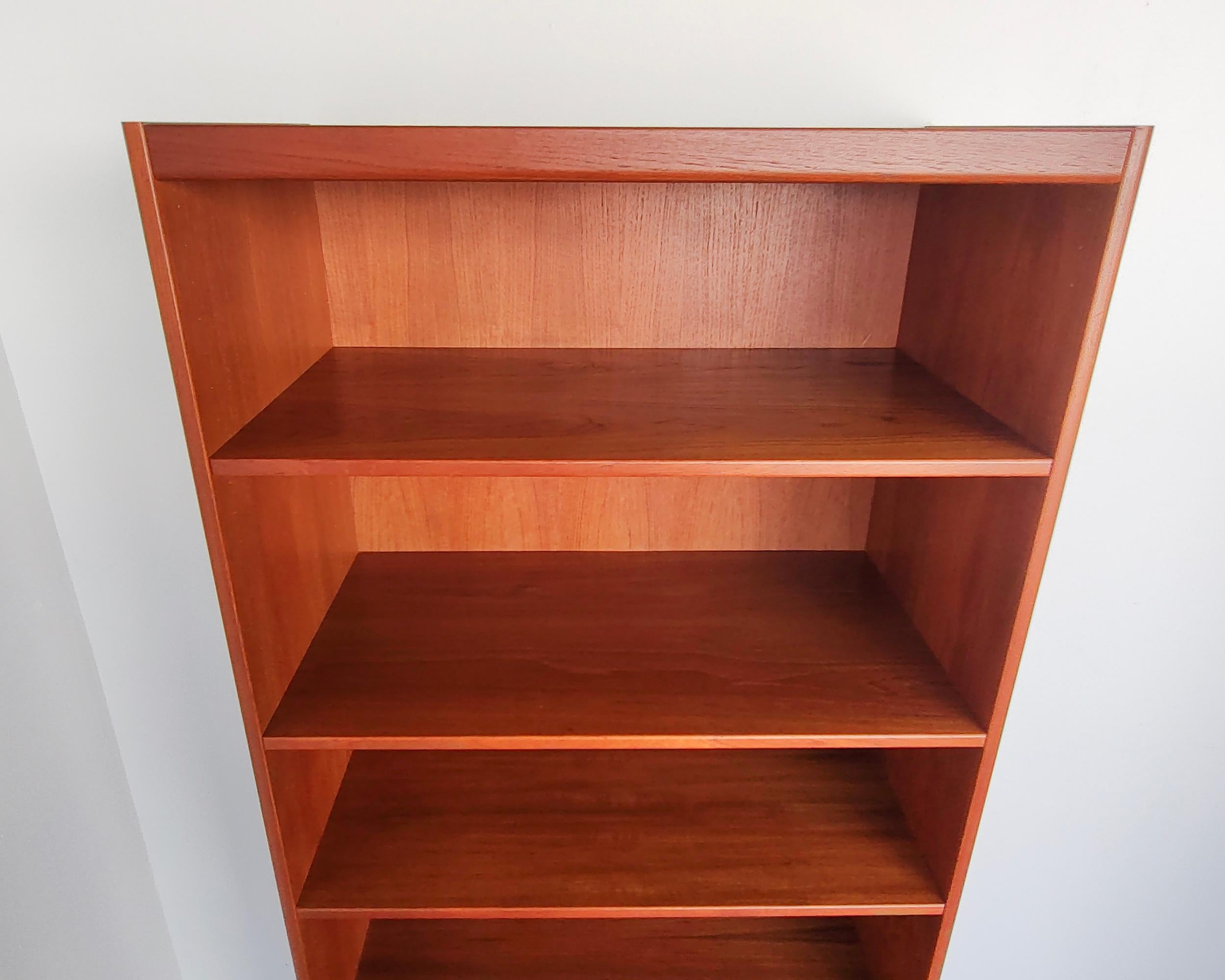 Danish Mid-Century Modern Teak Wood Tall Shelf Bookshelf Bookcase For Sale 1