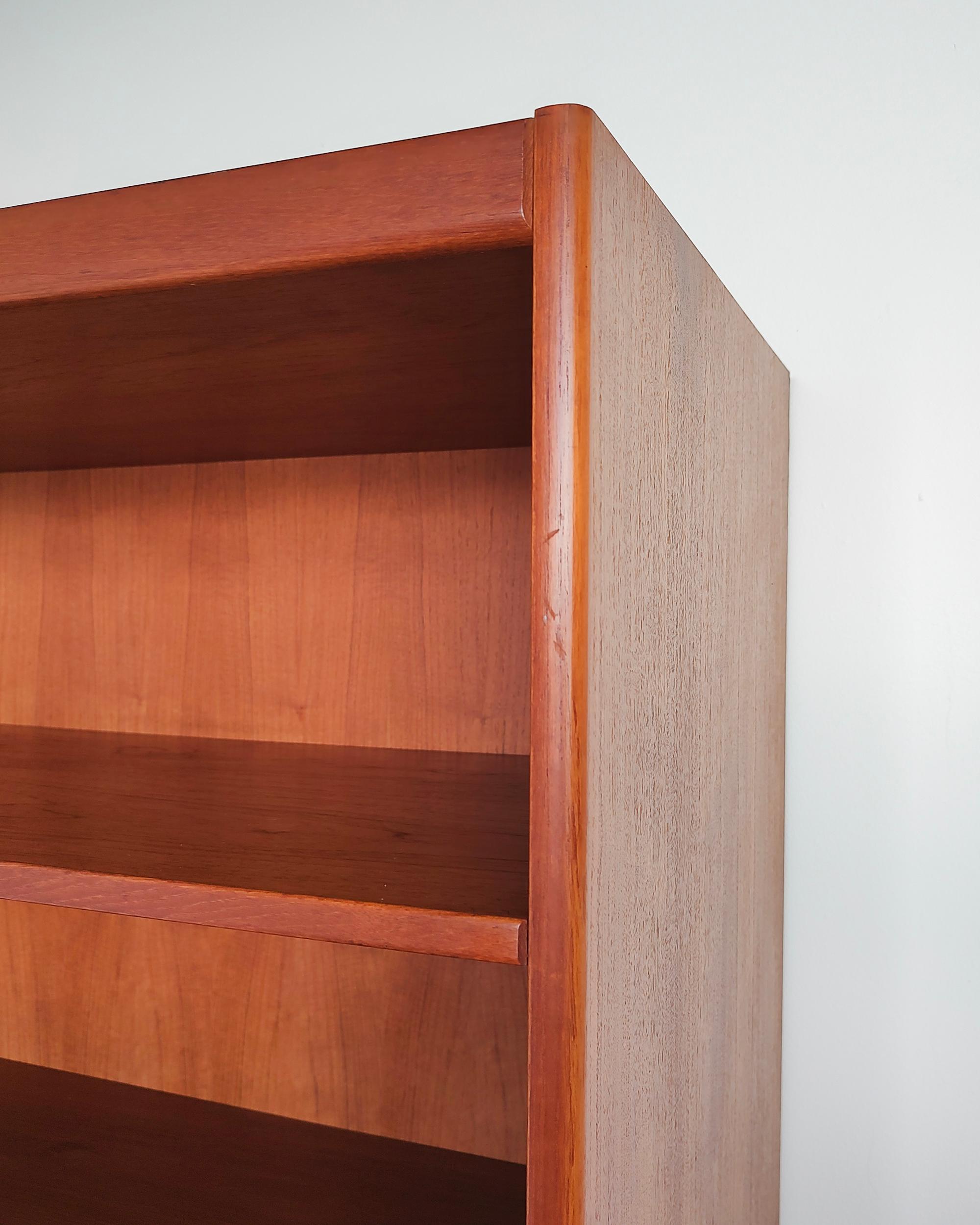 Danish Mid-Century Modern Teak Wood Tall Shelf Bookshelf Bookcase For Sale 3