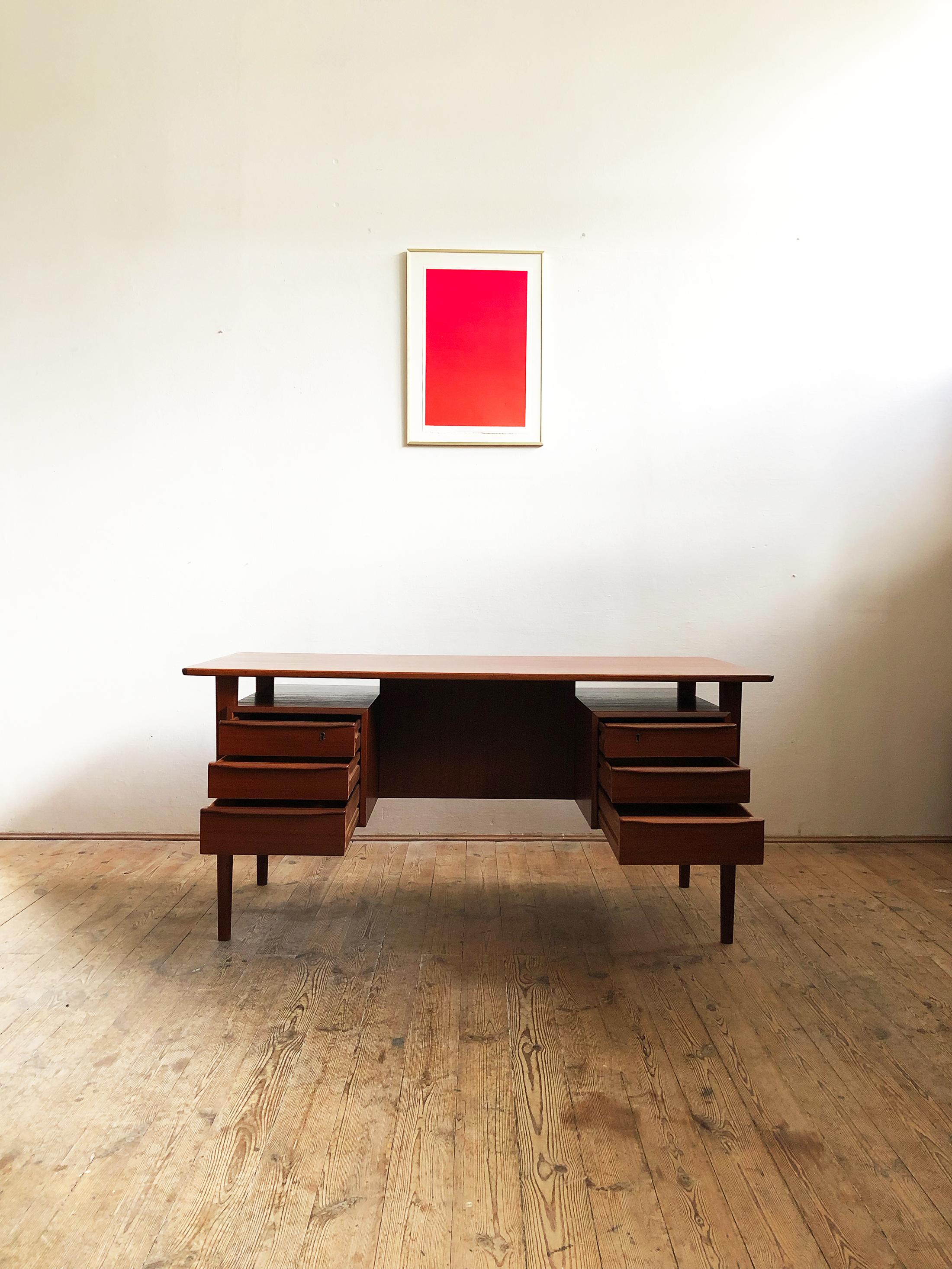 Danish Mid-Century Modern Teak Writing Desk by Peter Løvig Nielsen In Good Condition For Sale In Munich, Bavaria