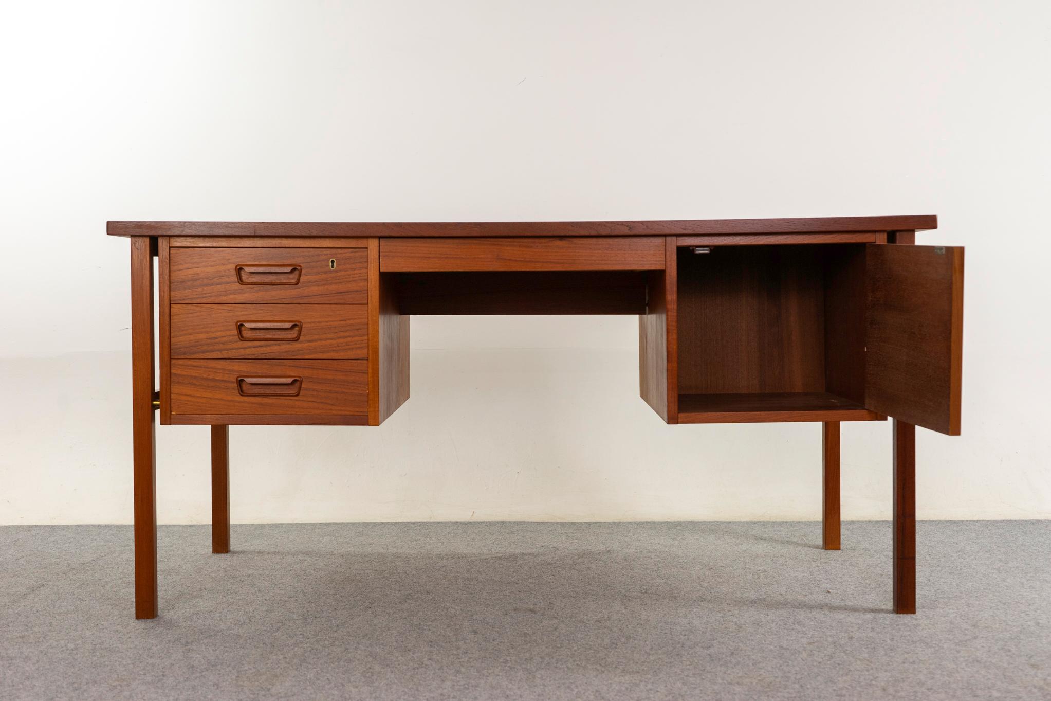 Scandinavian Modern Danish Mid-Century Modern Teak Writing Desk For Sale
