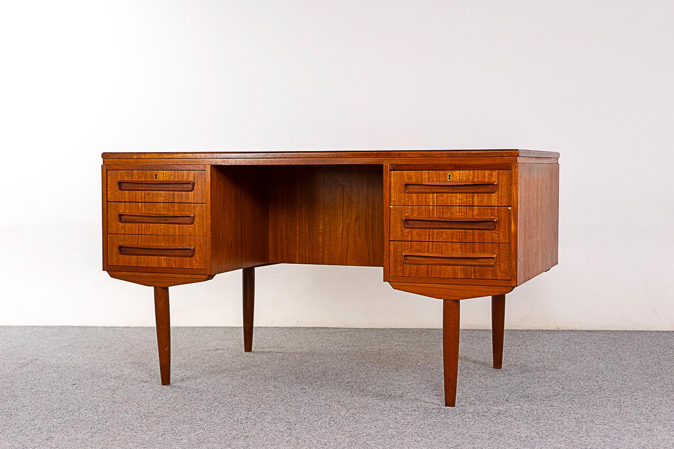 Danish Mid-Century Modern Teak Writing Desk In Good Condition For Sale In VANCOUVER, CA