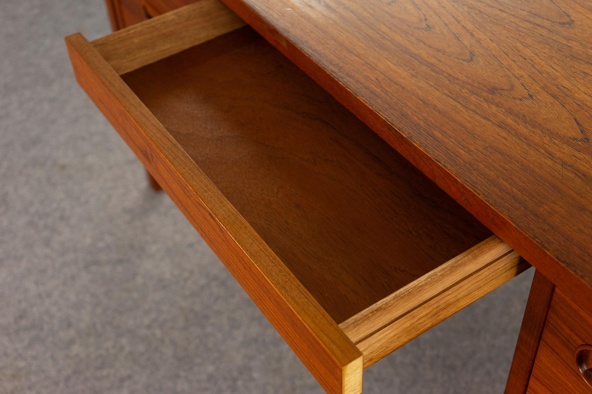 Danish Mid-Century Modern Teak Writing Desk In Good Condition For Sale In VANCOUVER, CA
