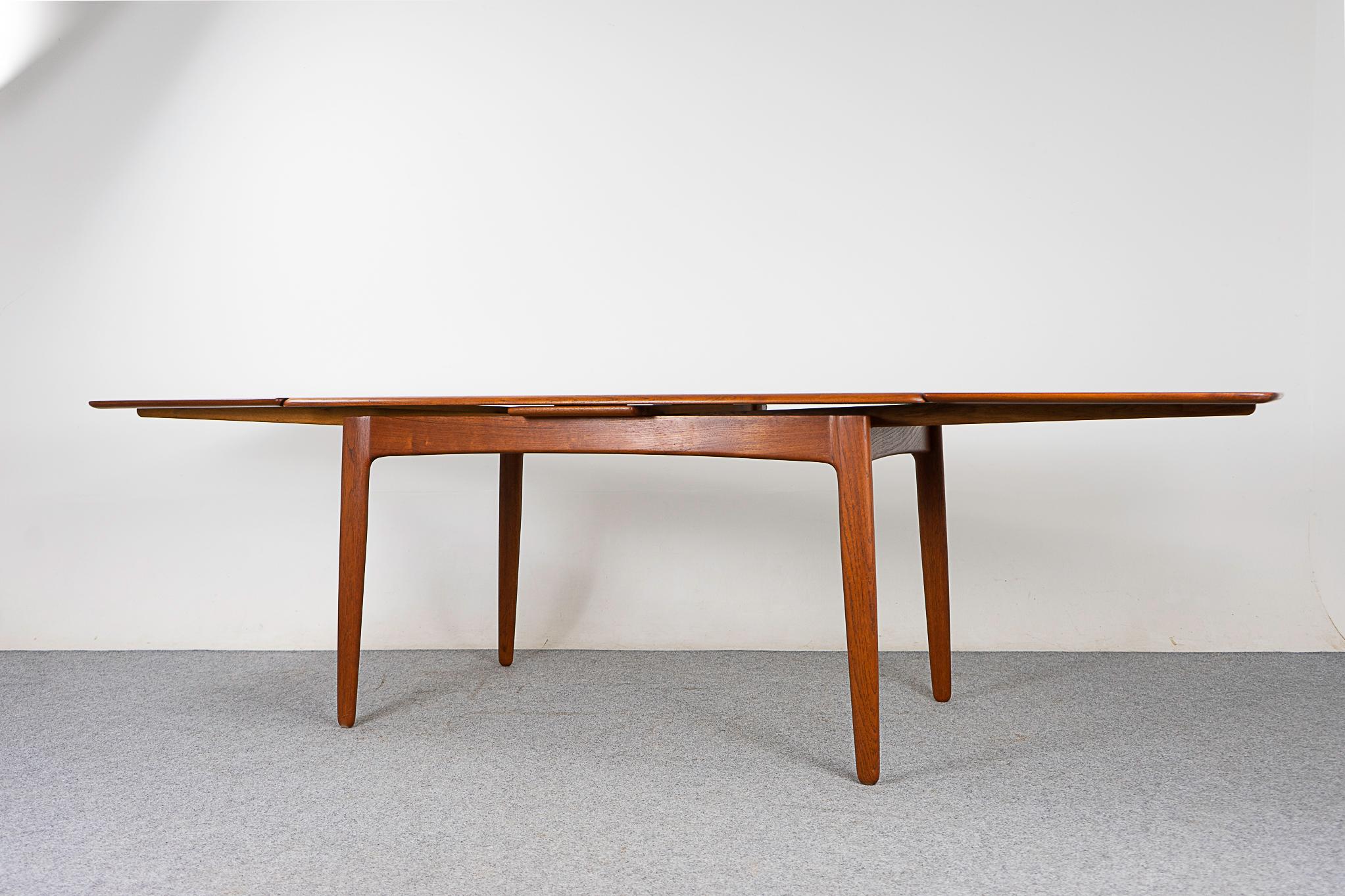 Danish Mid-Century Modern Teakdraw Leaf Dining Table by Svend Madsen For Sale 4