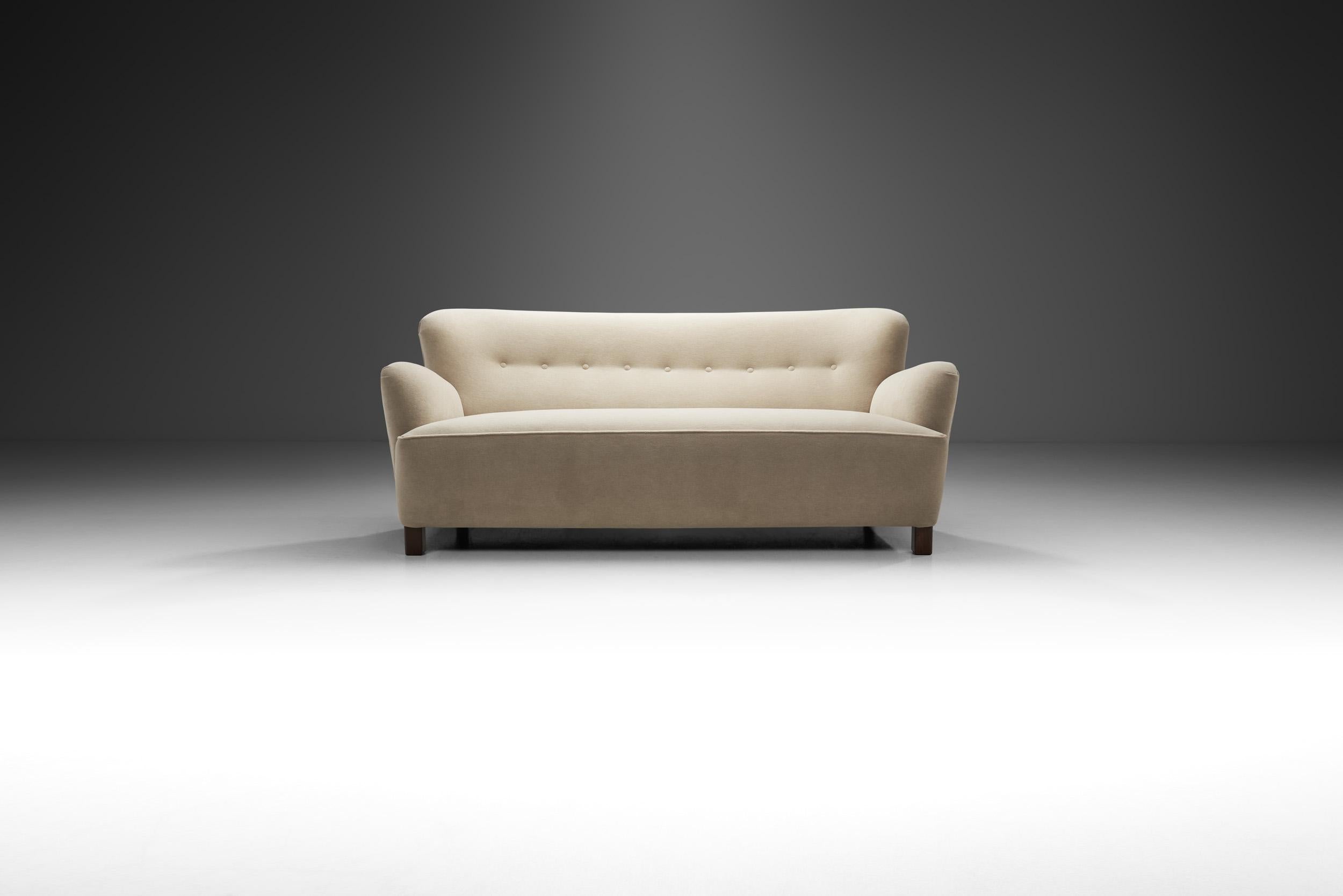 Dänisches Dreisitzer-Sofa aus der Mitte des Jahrhunderts, Dänemark, ca. 1950er Jahre (Mitte des 20. Jahrhunderts) im Angebot