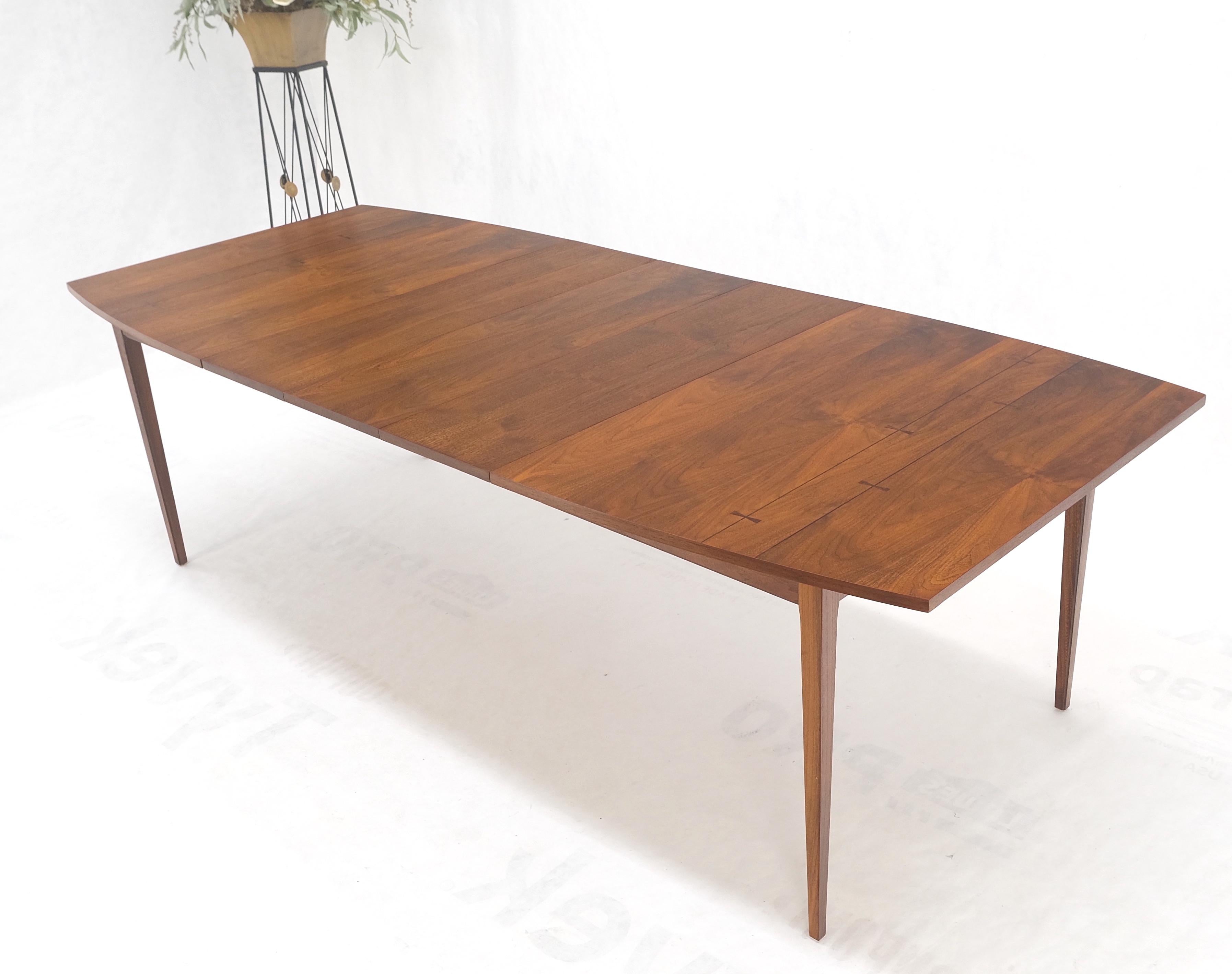Danish Mid Century Modern Walnut Butterfly Accents Boat Shape Dining Table MINT! For Sale 4