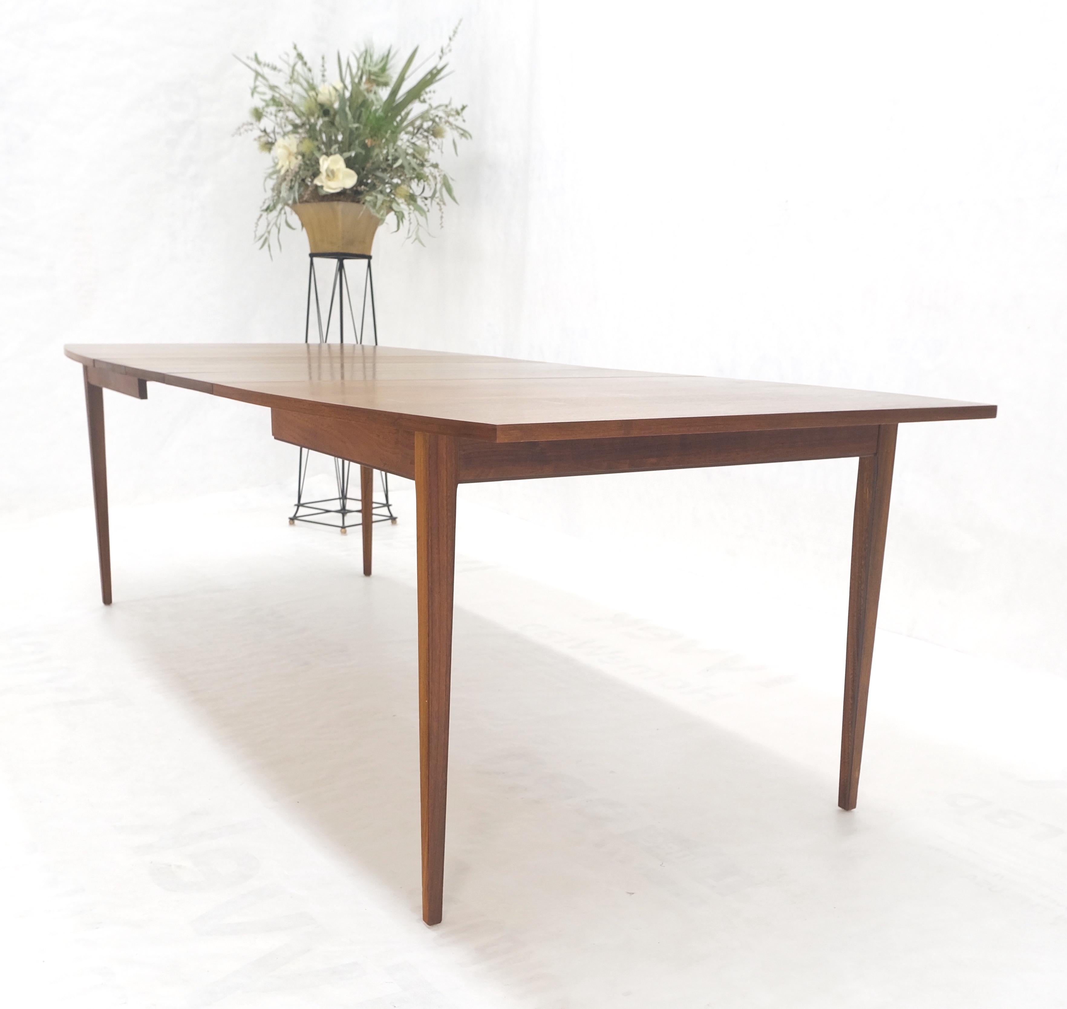 Table de salle à manger en forme de bateau danoise en noyer moderne du milieu du siècle MINT ! en vente 4