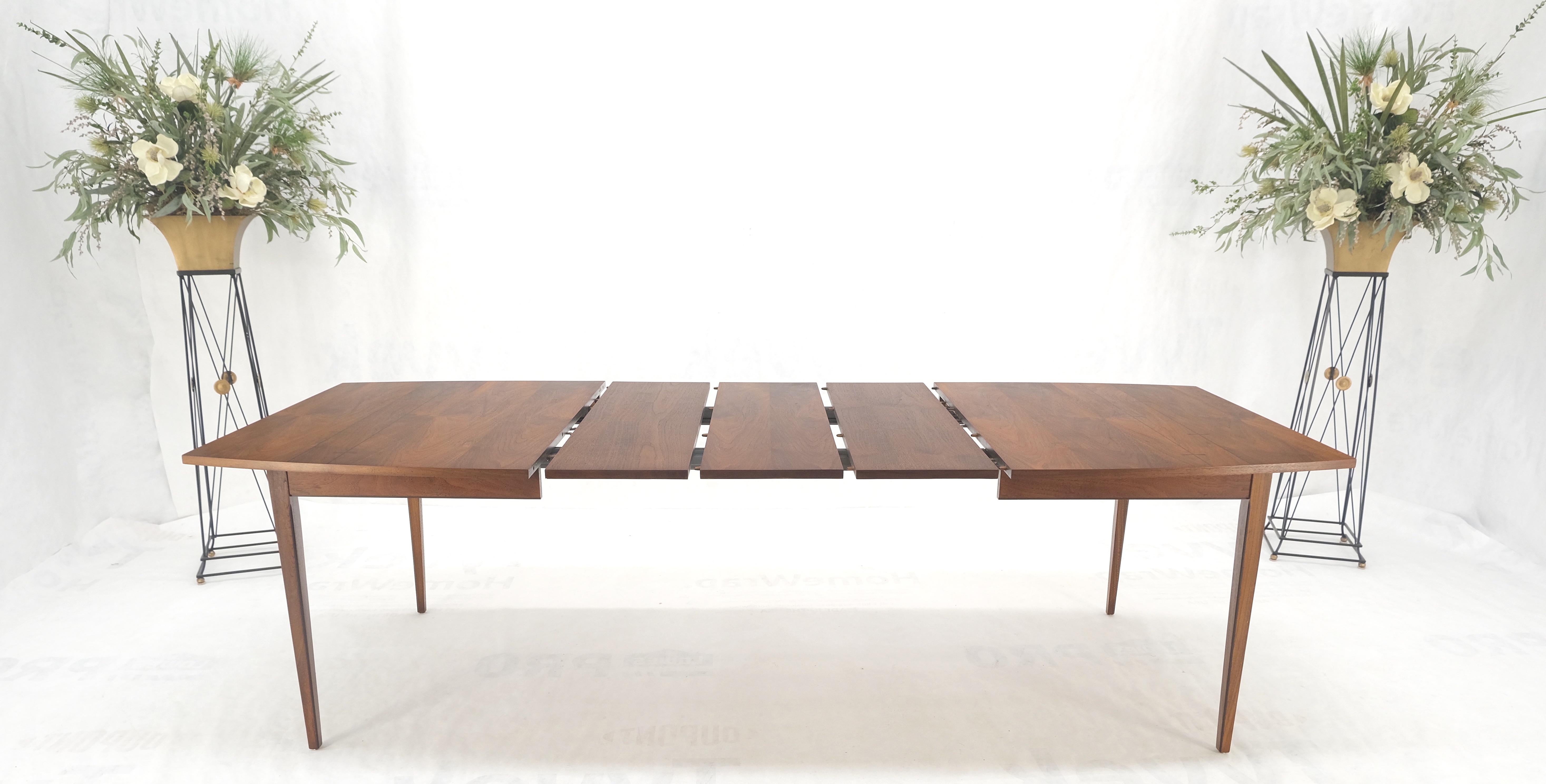 Danish Mid Century Modern Walnut Butterfly Accents Boat Shape Dining Table MINT! For Sale 2