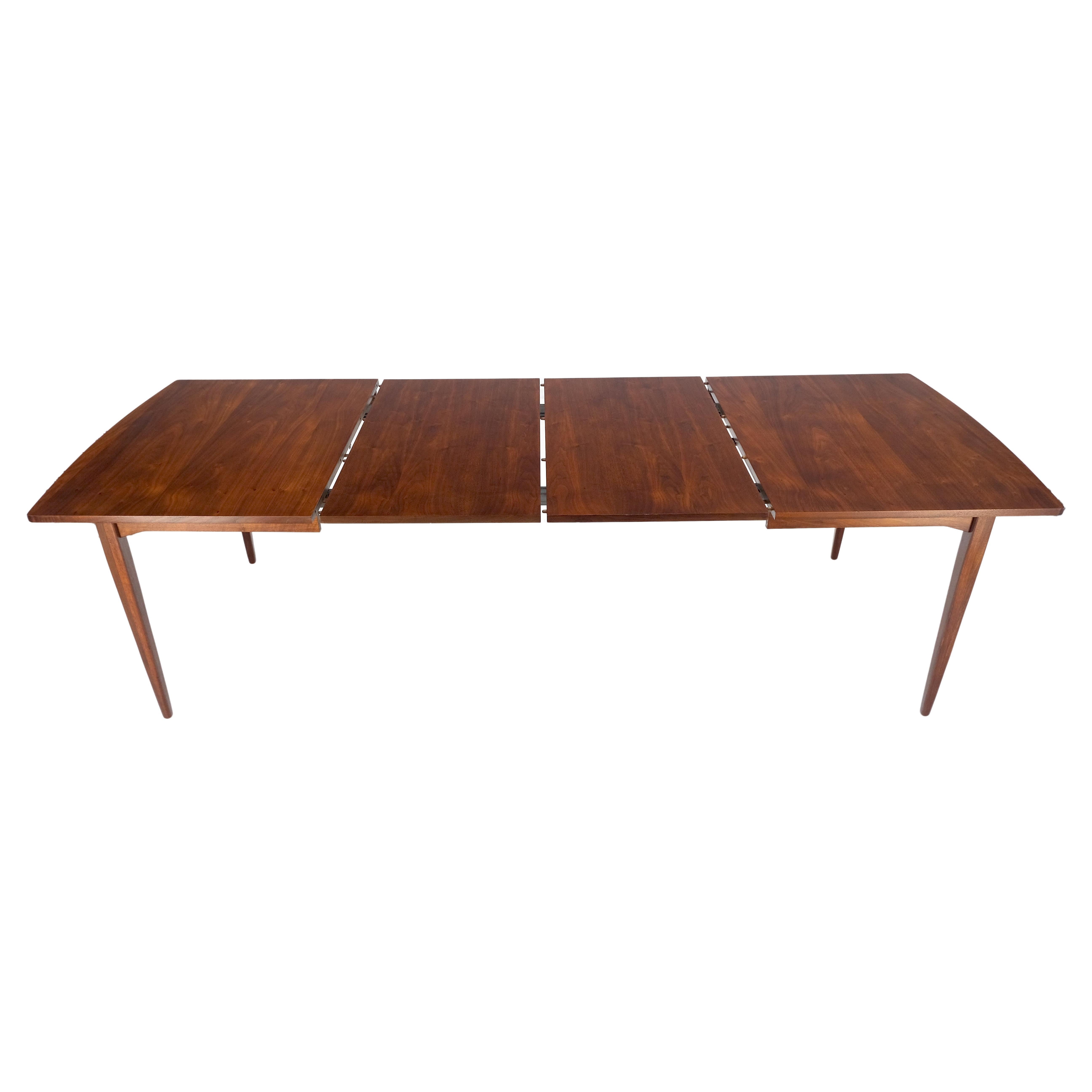 Dänische Mid Century Modern Nussbaum Esstisch auf konischen Beinen Zwei Blätter MINT!