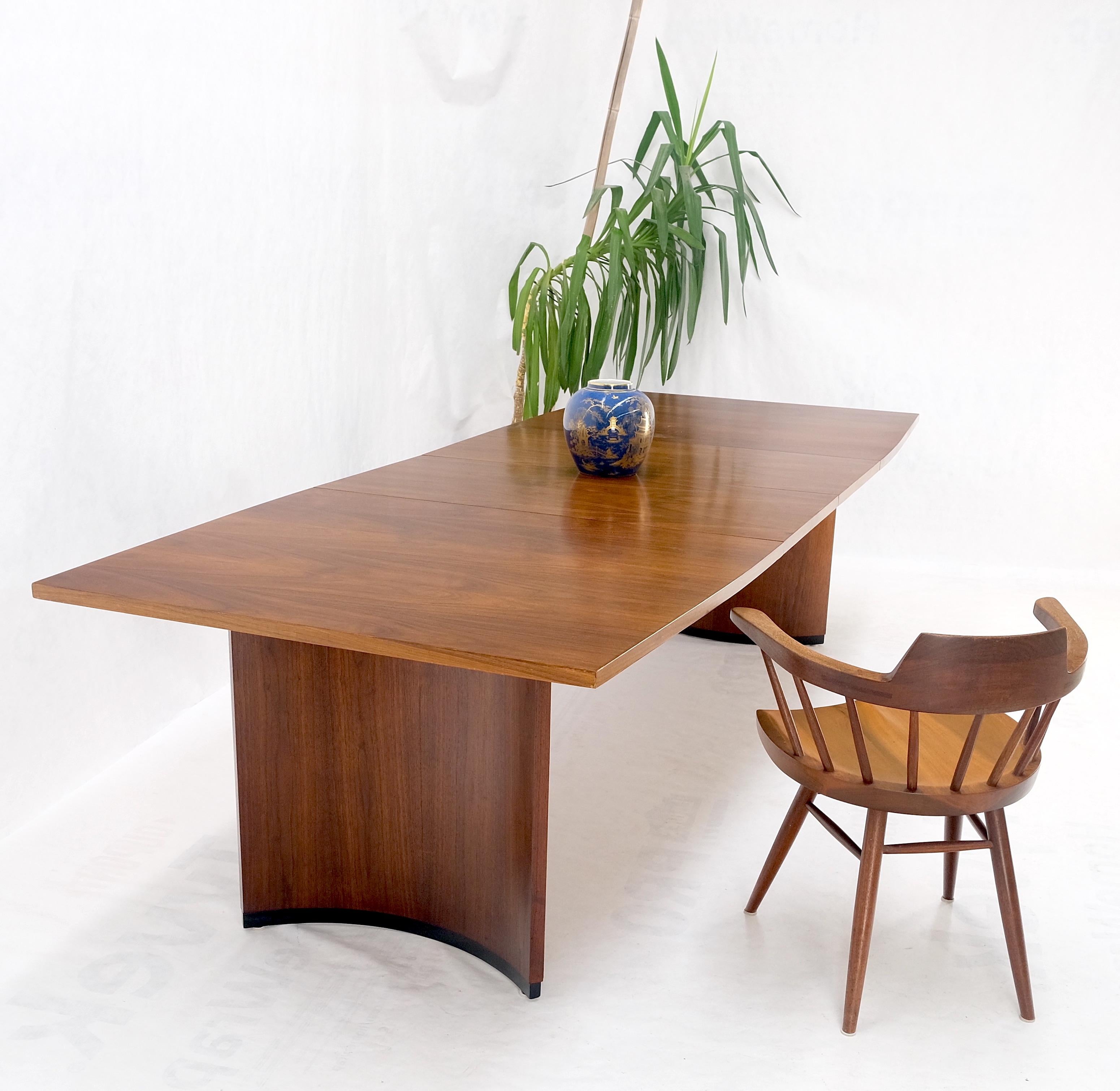 Danish Mid-Century Modern walnut dining table w two 20