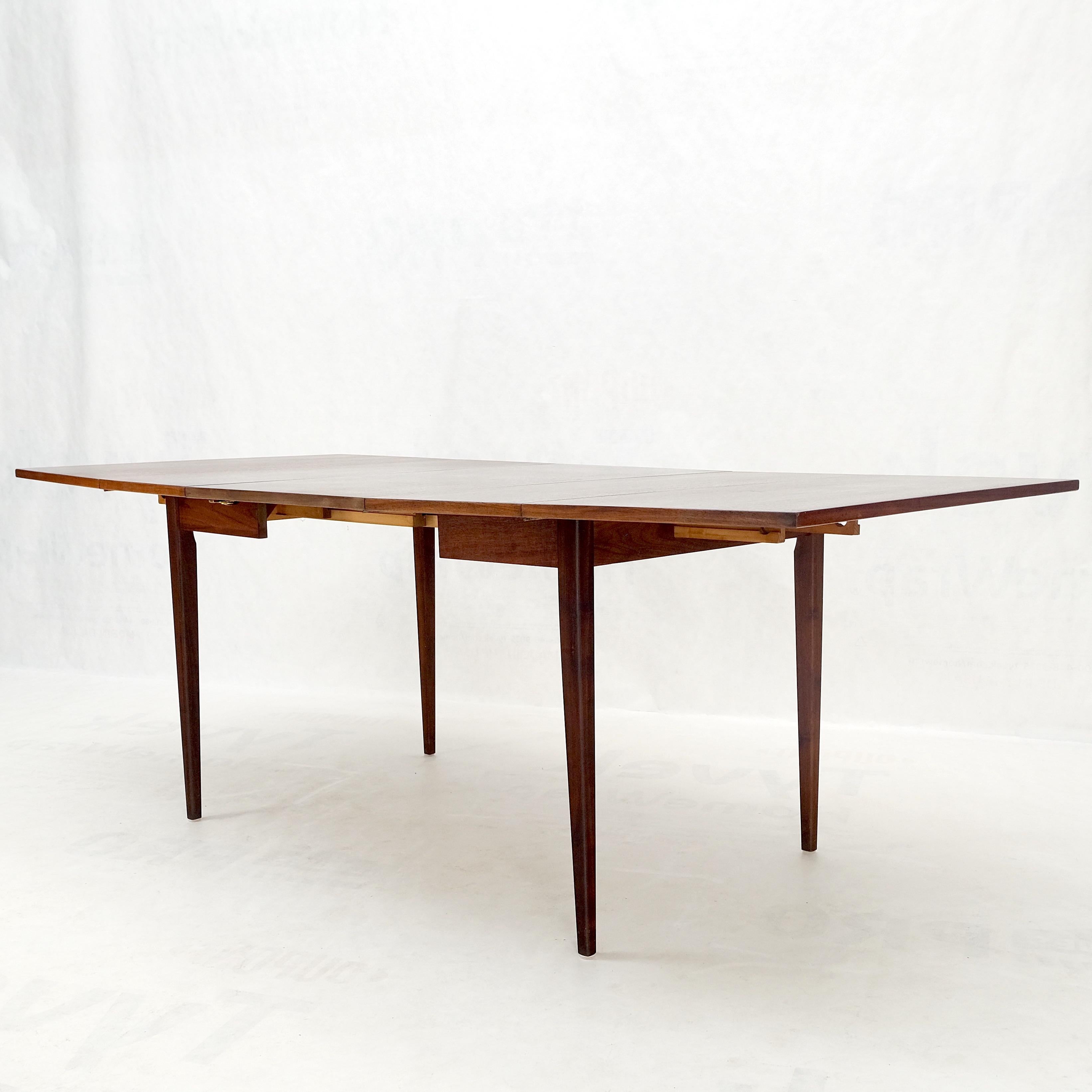 Danish Mid-Century Modern Walnut Drop Leaf Dining Table W/ Extension Leaf Mint! For Sale 7